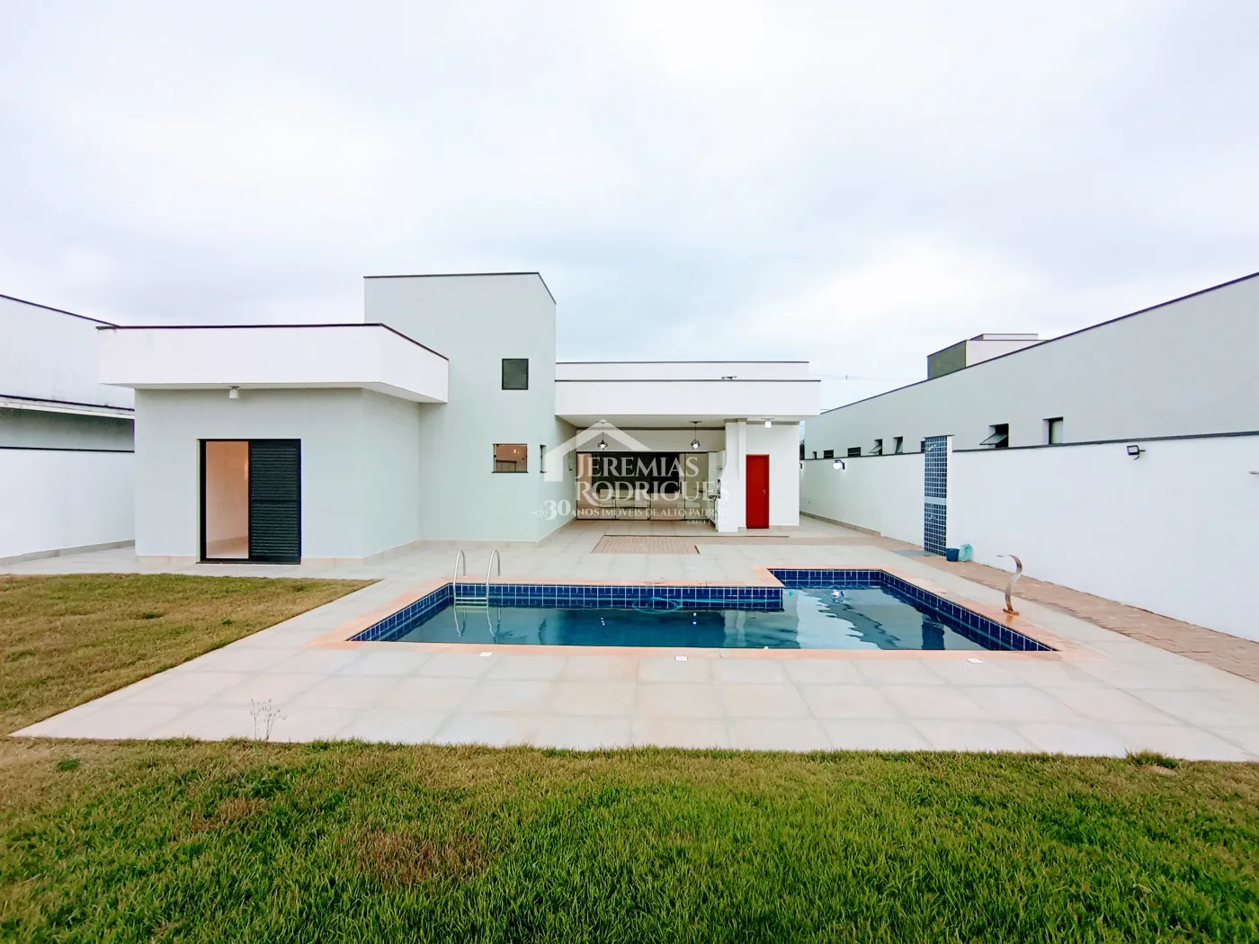 Casa para venda e locação com 3 dormitórios, no Condomínio Colonial Village II em Pindamonhangaba/SP