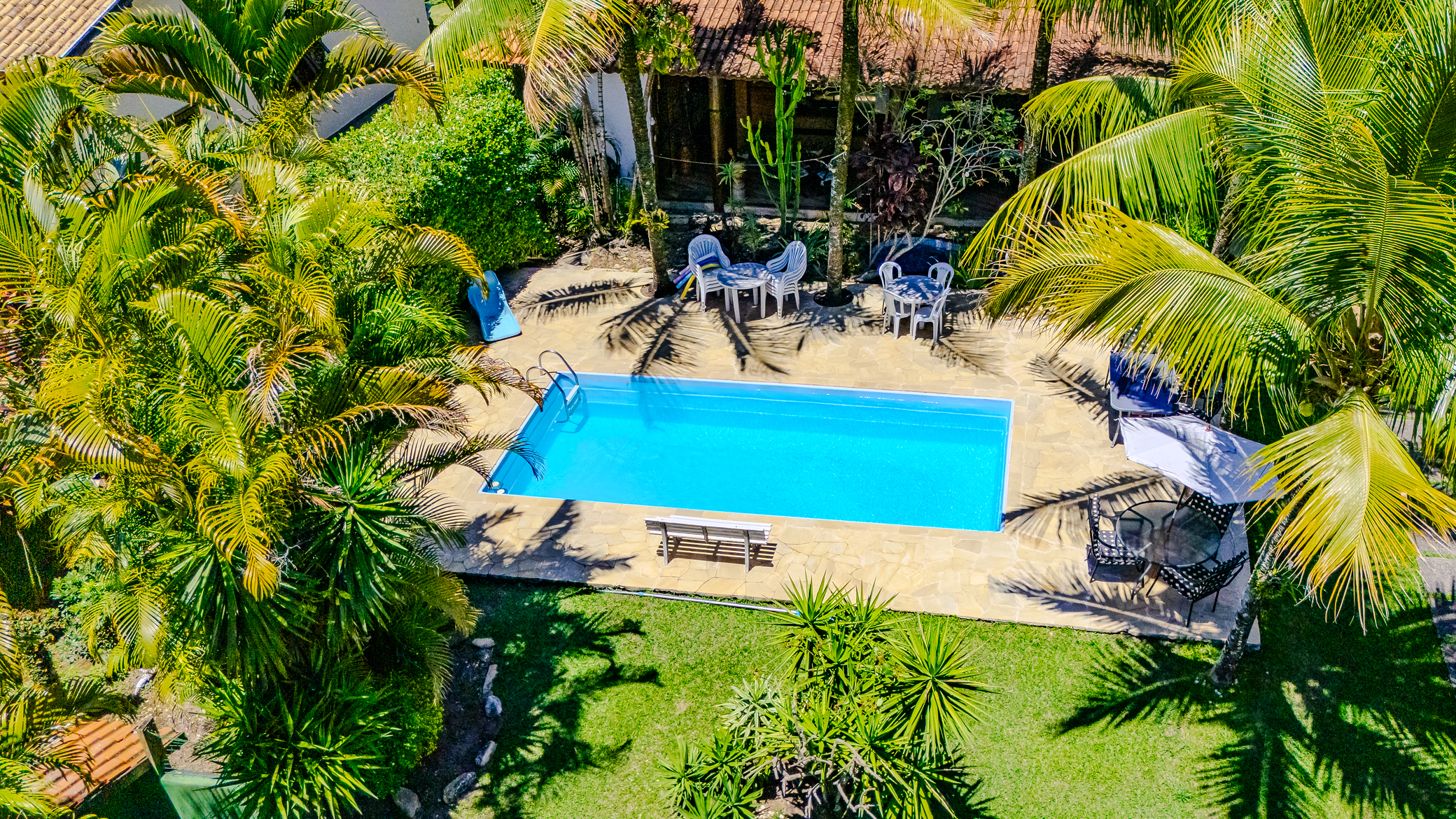 Casa à venda com 4 dormitórios no Condomínio Village Paineiras em Pindamonhangaba/SP.