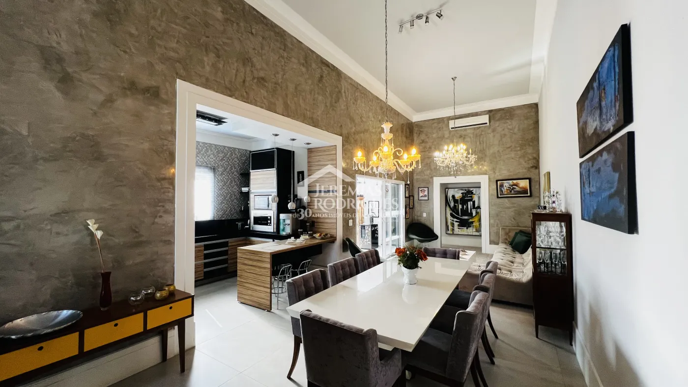 Casa à venda com 3 suítes no Condomínio Campos do Conde II Chambord em Tremembé/SP