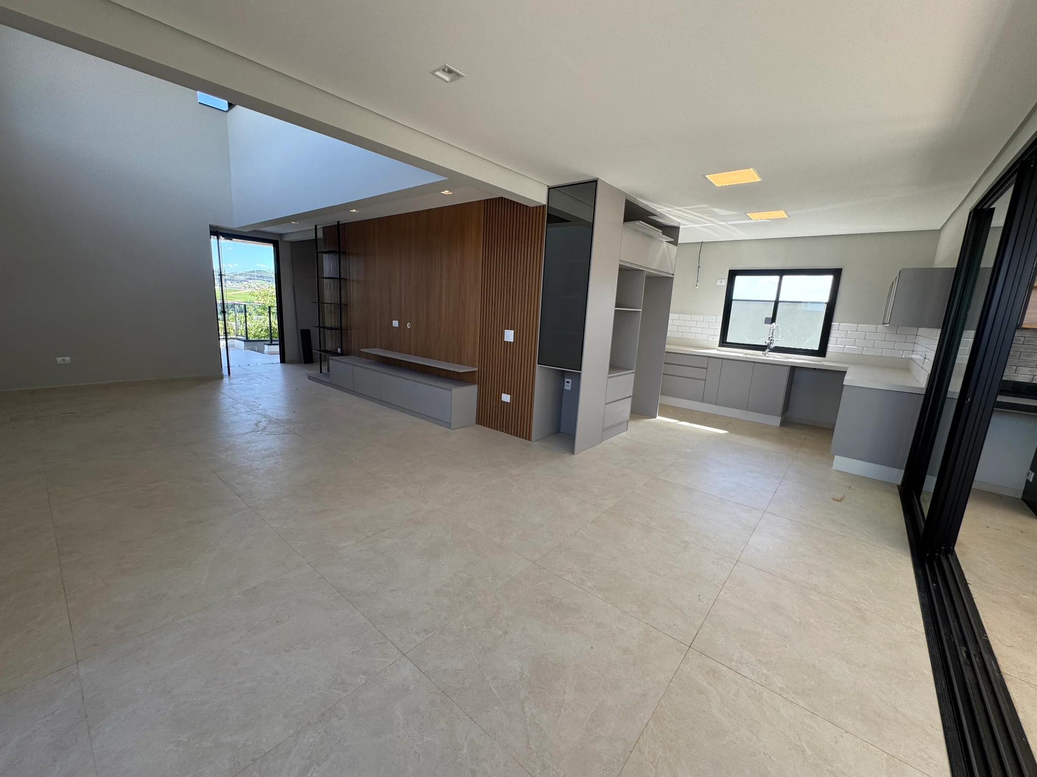 Casa à venda com 3 suítes no Condomínio Cataguá Way em Taubaté/SP.