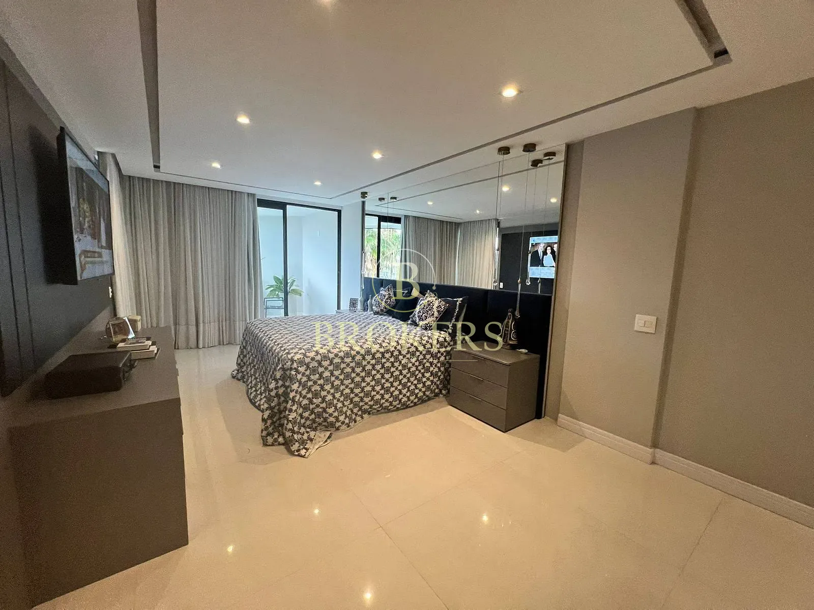 Design e luxo no Alphaville: Mansão triplex de 820m² com elevador, 5 suítes e lazer exclusivo por R — foto 33