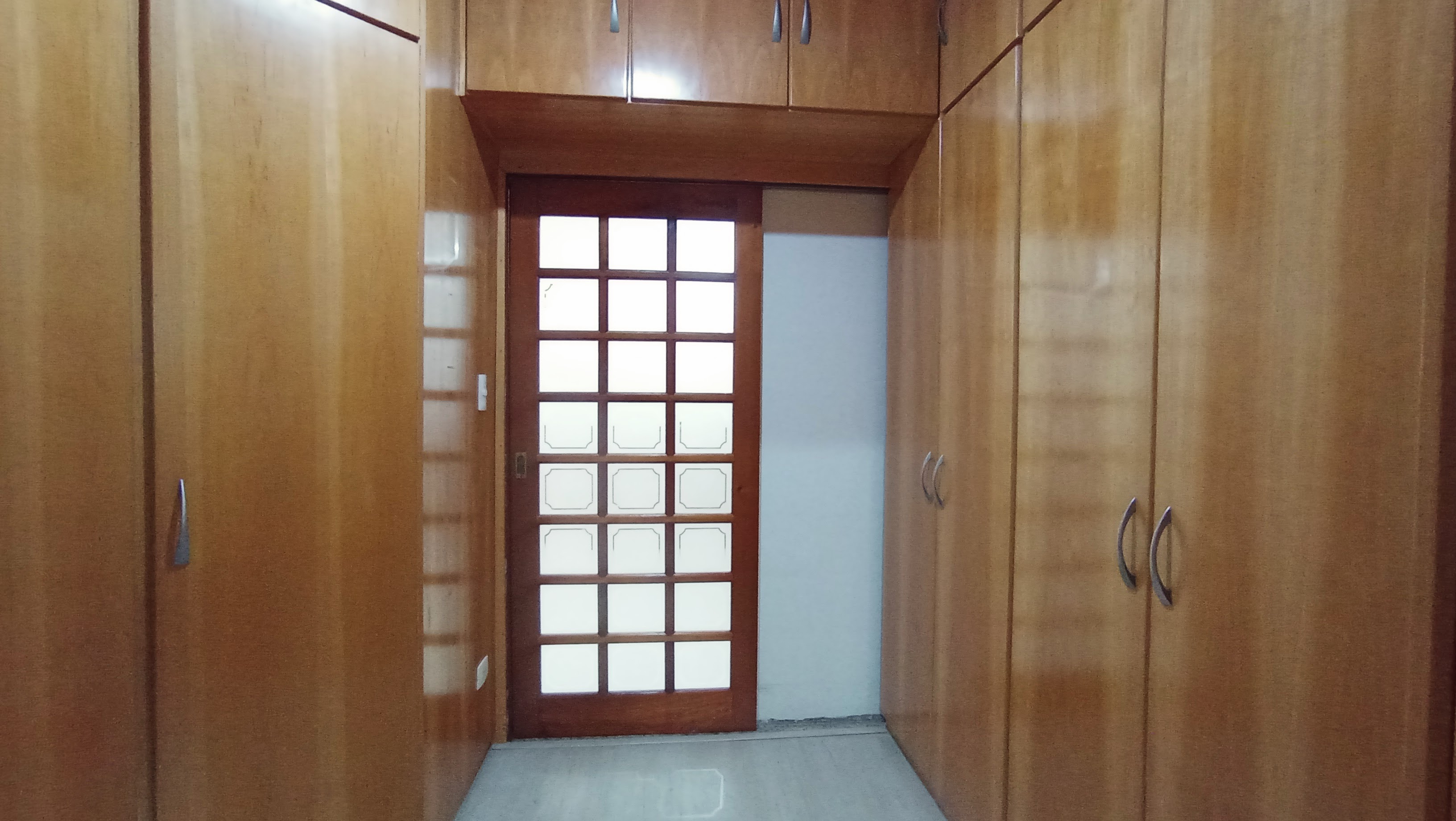 Casa à venda com 3 dormitórios no Condomínio Taubaté Village em Taubaté/SP.