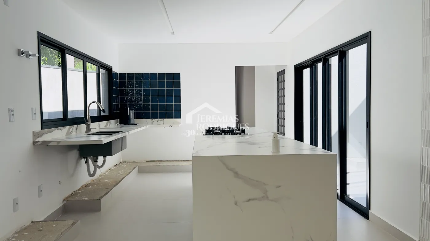 Casa à venda com 4 dormitórios no Condomínio Chácaras Cataguá em Taubaté/SP