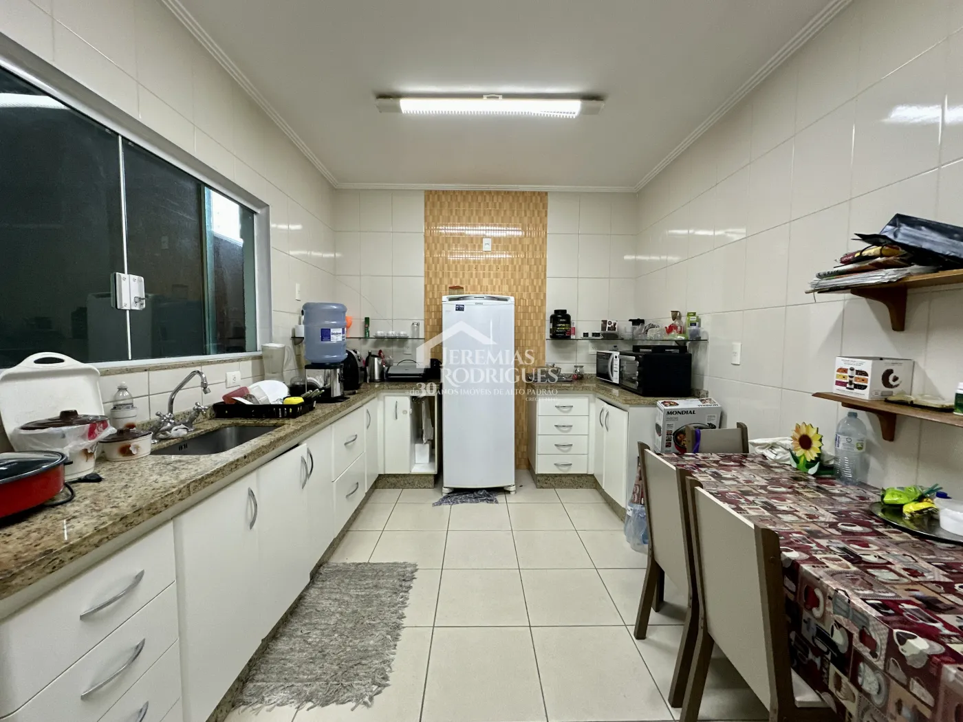 Casa comercial com 320 m² - Chácara Guizard - Taubaté/SP.