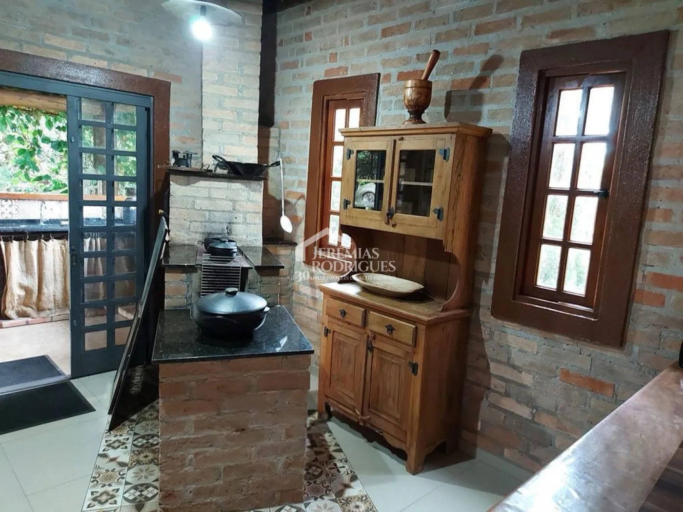 Chácara com 4 dormitórios, 268 m² - Mandú - Pindamonhangaba/SP.