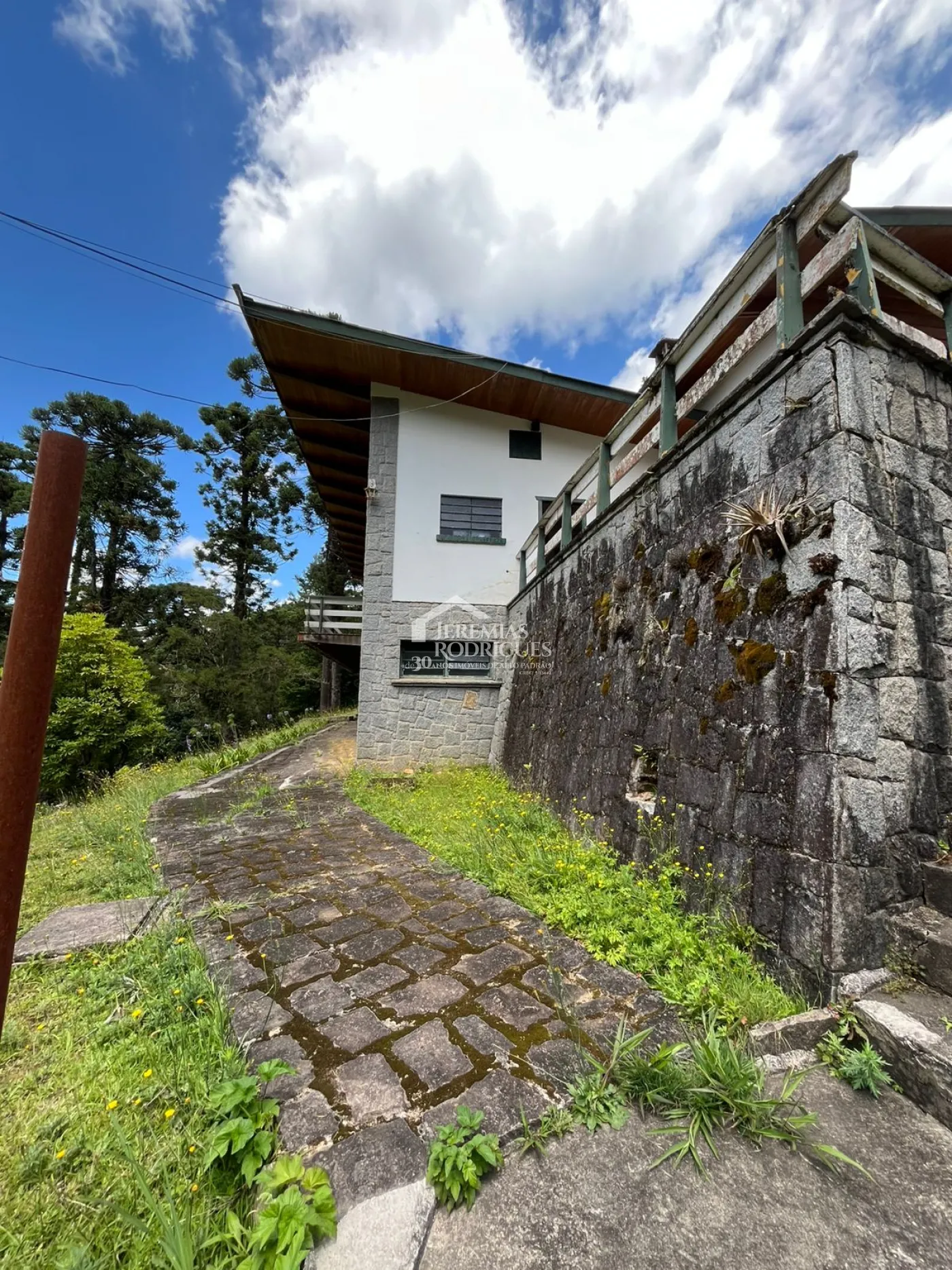 Casa para venda com 3 dormitórios no Jardim do Embaixador em Campos do Jordão/SP