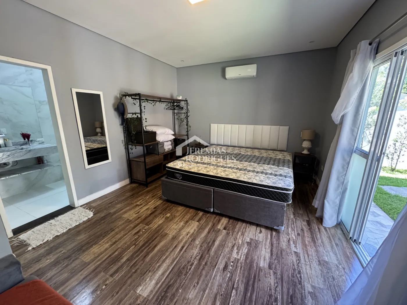 Casa à venda com 3 suítes no Condomínio Capitanias em Ubatuba/SP.