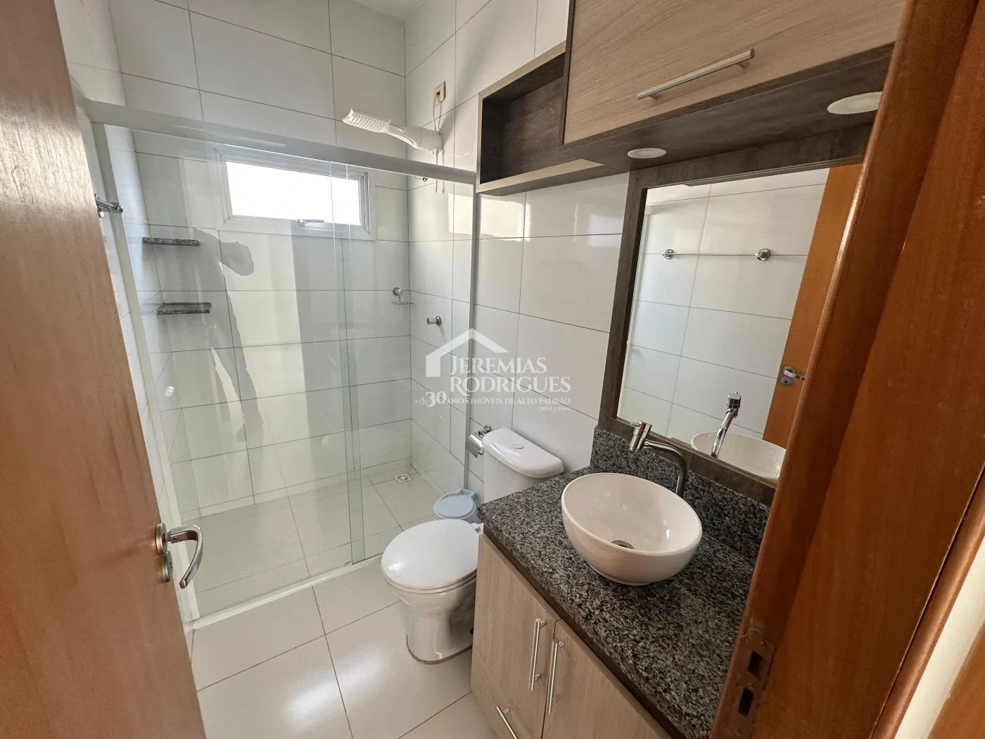 Apartamento para locação com 2 dormitórios, 69 m² - Edifício Embaúba - Pindamonhangaba/SP.