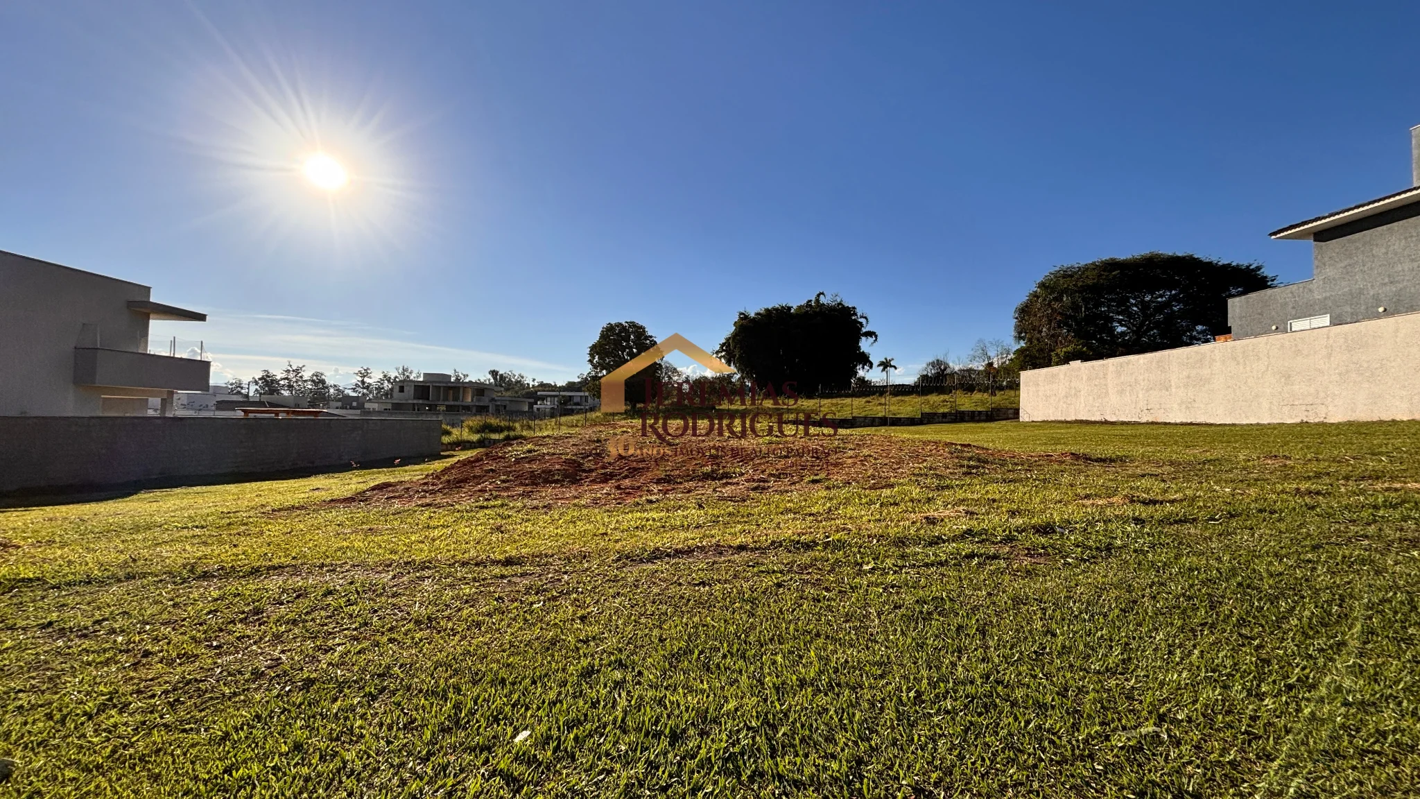 Terreno à venda no Condomínio Reserva Bonsucesso em Pindamonhangaba/SP.