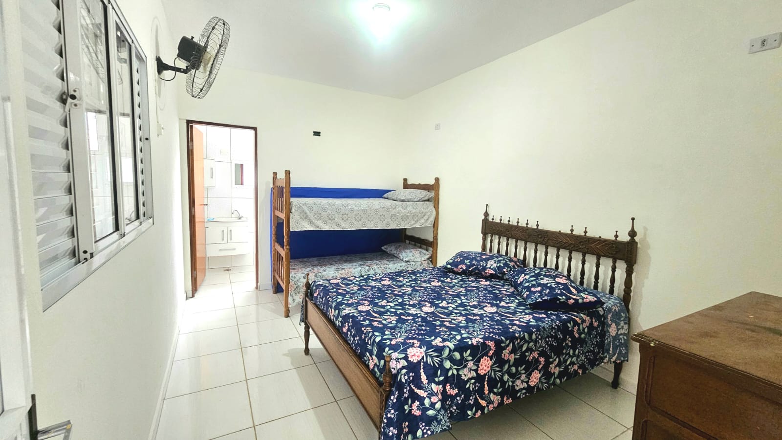 Chácara com 3 suítes, 300 m² - Chácara Ingrid - Taubaté/SP