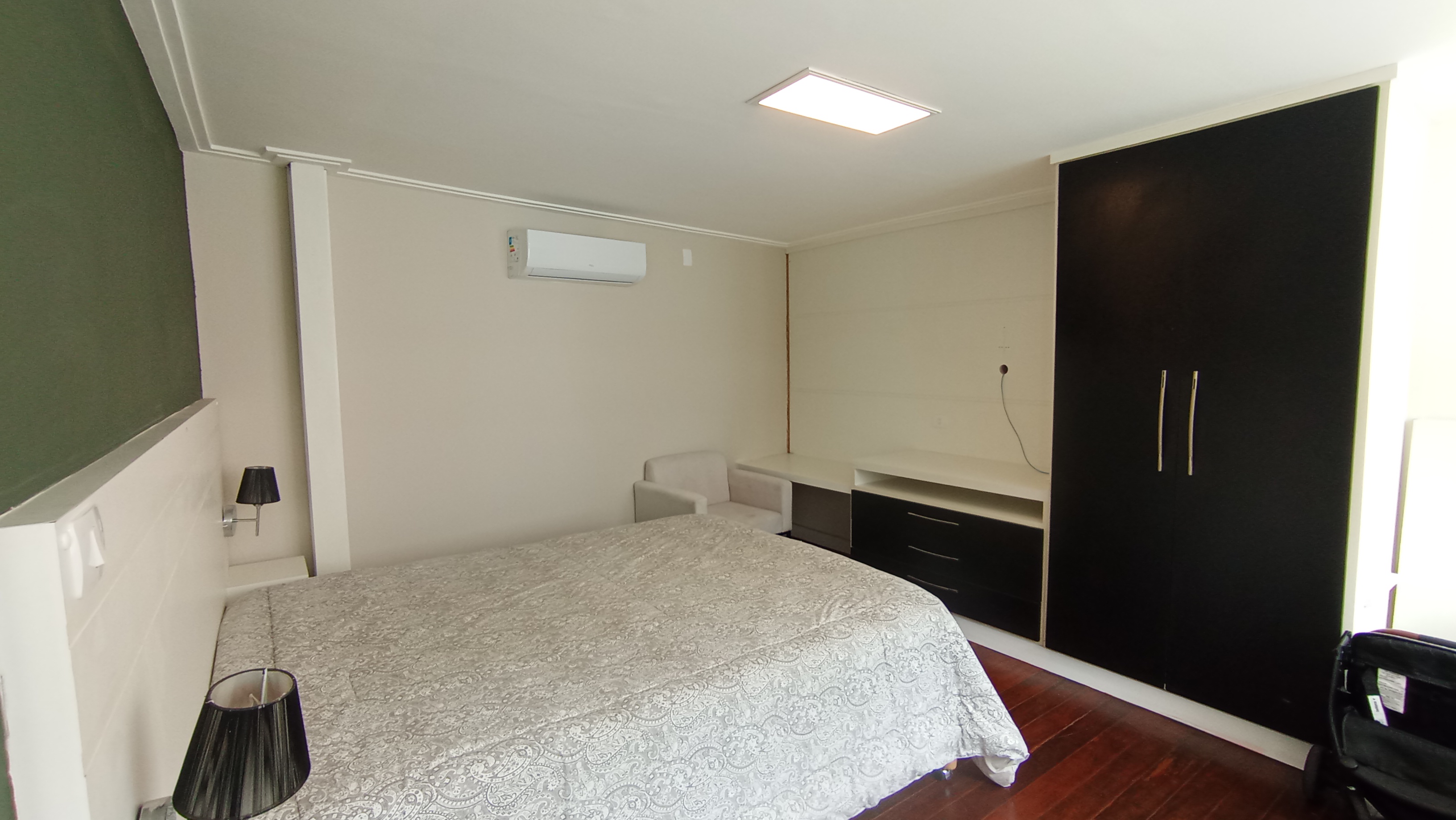 Casa à venda com 3 dormitórios no Condomínio Portal do Sol em Tremembé/SP.