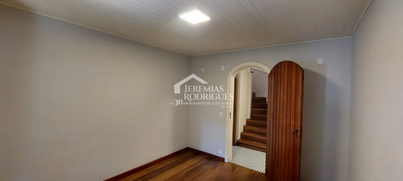 Casa com 3 dormitórios no Bairro Capivari - Campos do Jordão/SP