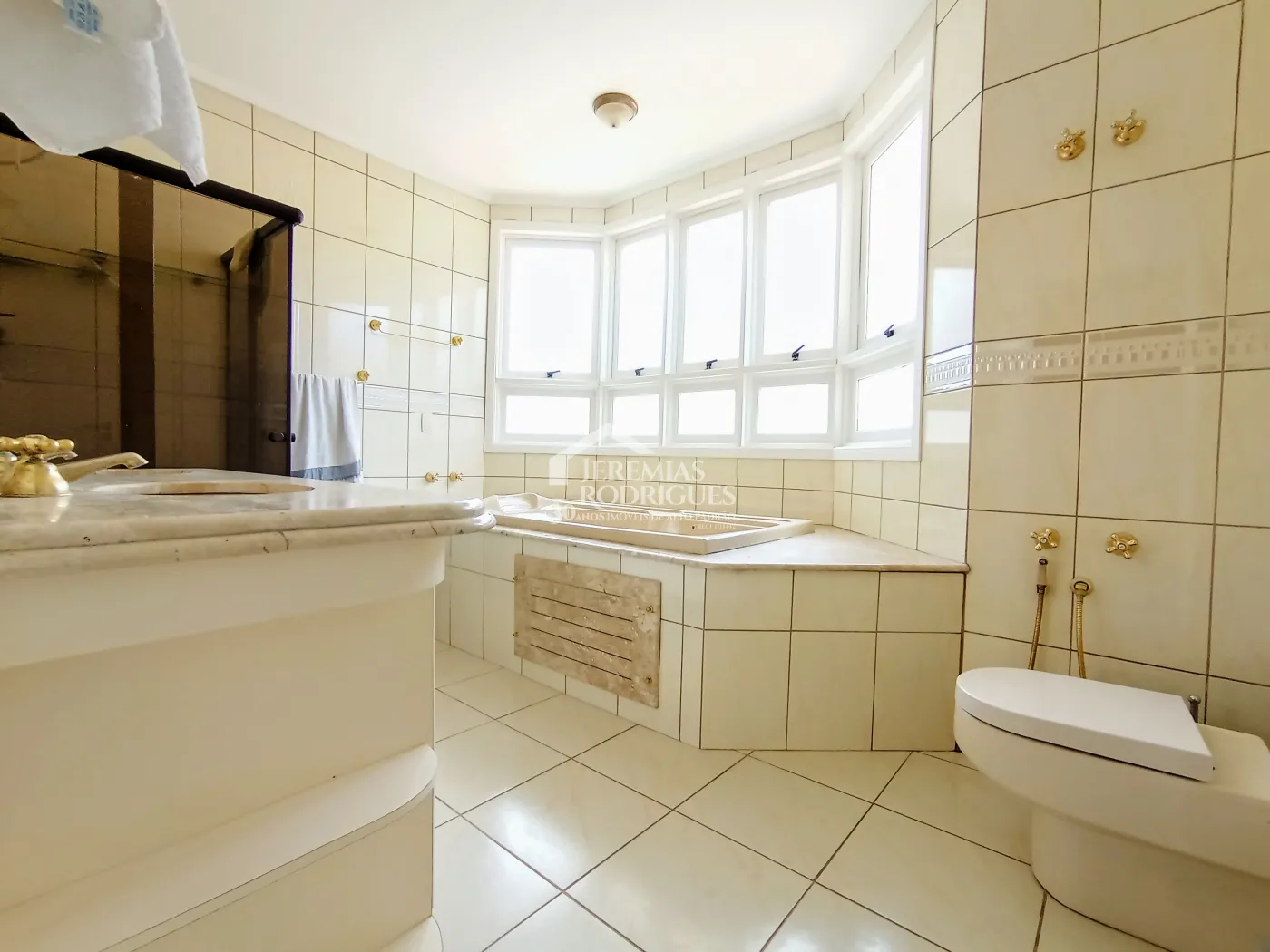 Casa para locação com 4 dormitórios no Condomínio Taubaté Village em Taubaté/SP.