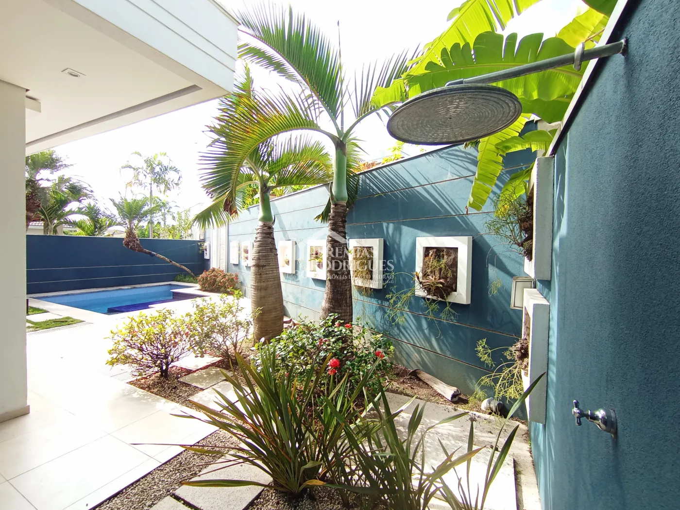 Casa para venda e locação com 4 suítes no Condomínio Taubaté Village em Taubaté/SP.