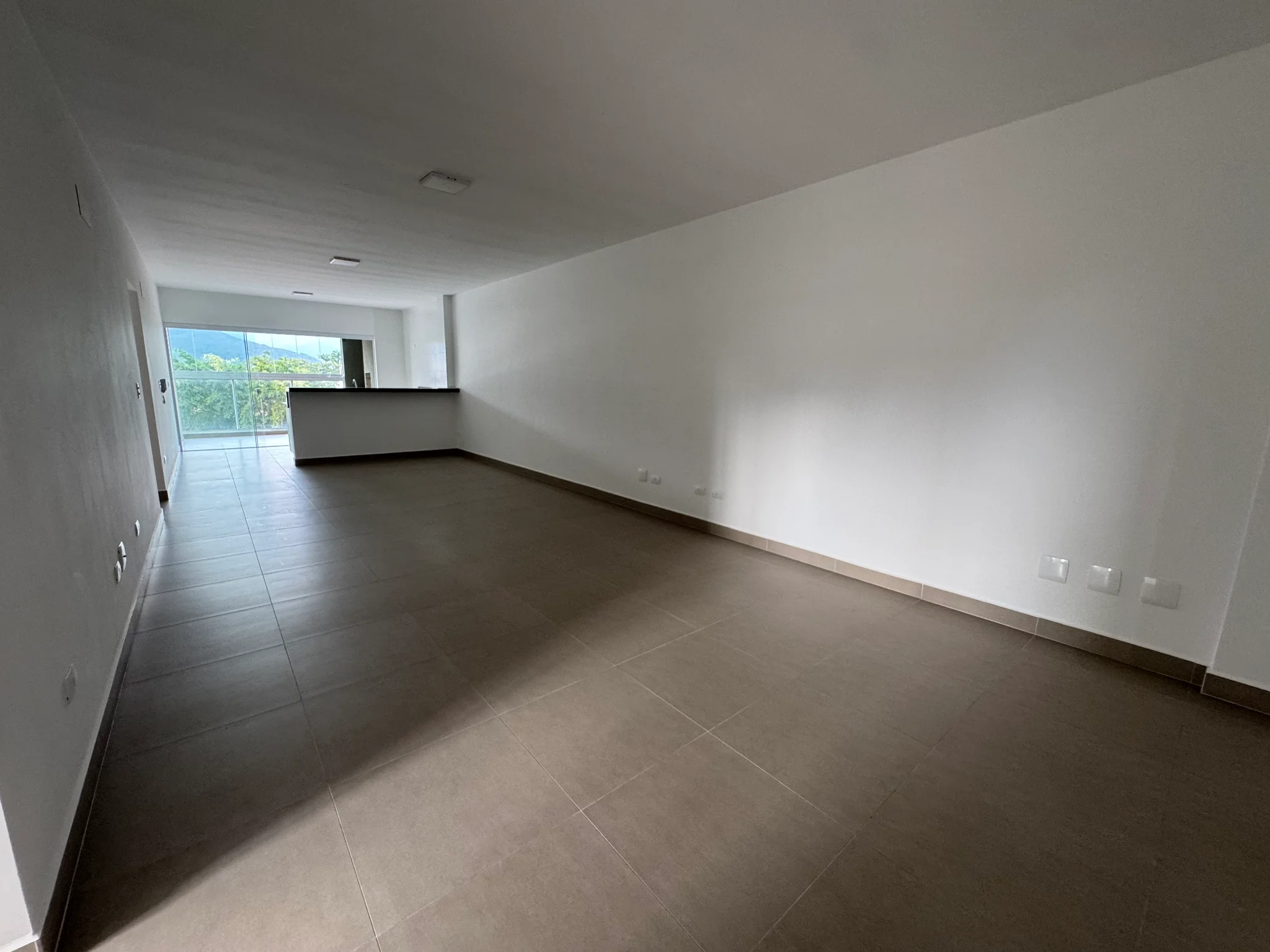 Apartamento à venda com 3 dormitórios, 127 m² no Edifício Eduarda em Ubatuba/SP. 