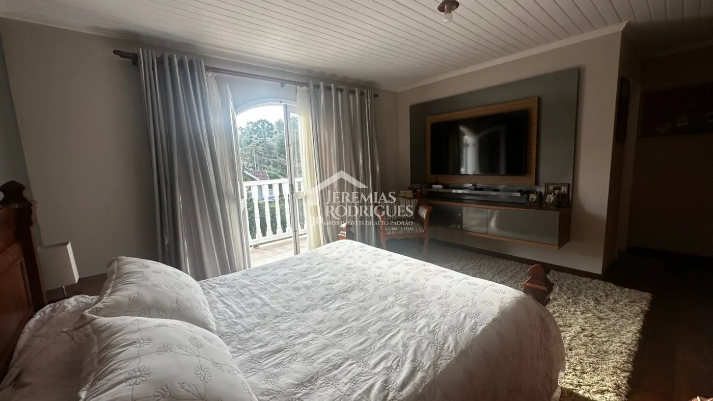 Casa para venda com 3 suítes no bairro Vila Ondina em Campos do Jordão/SP