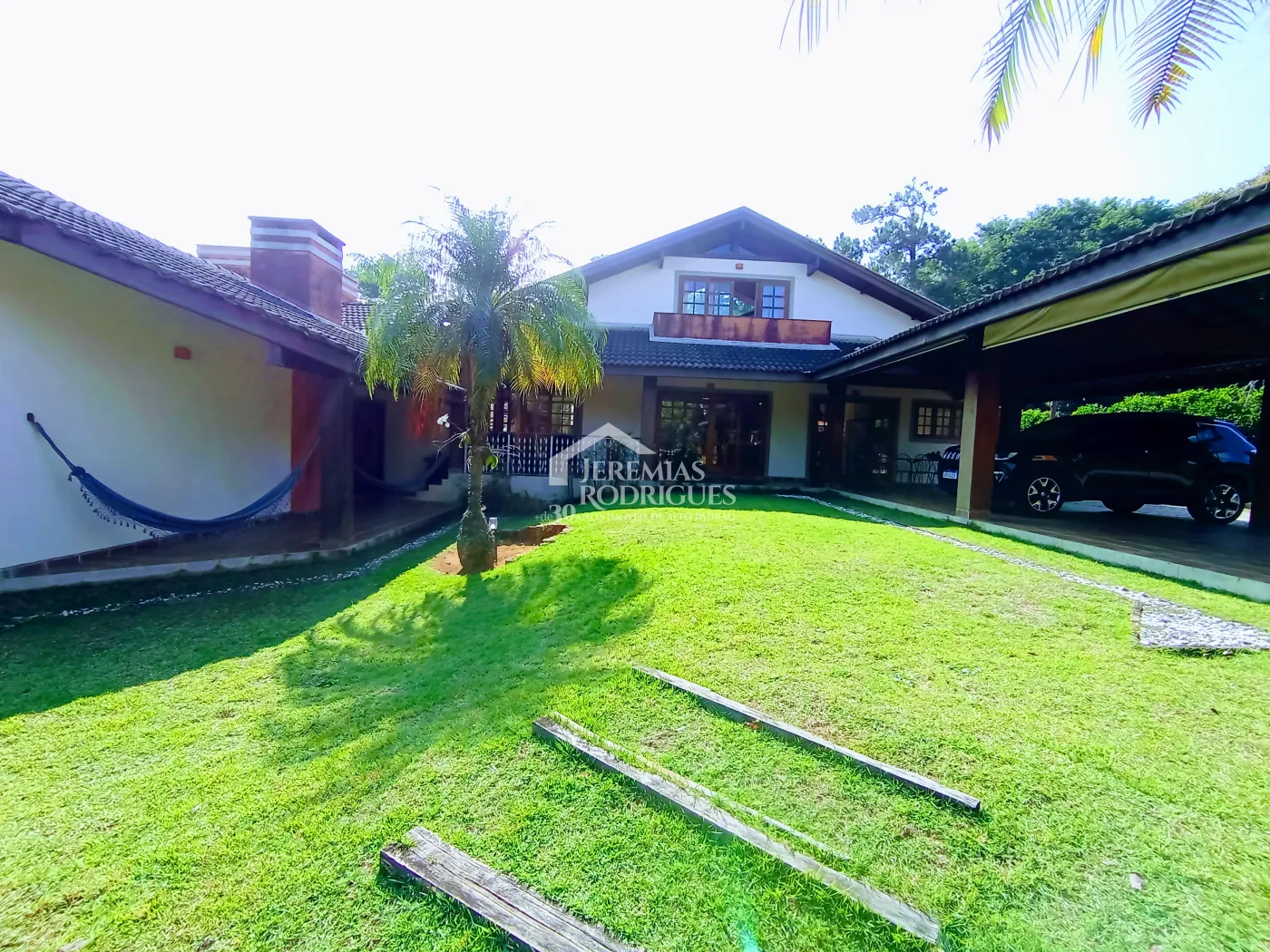 Casa à venda com 3 dormitórios no Condomínio Chácaras Cataguá em Taubaté/SP