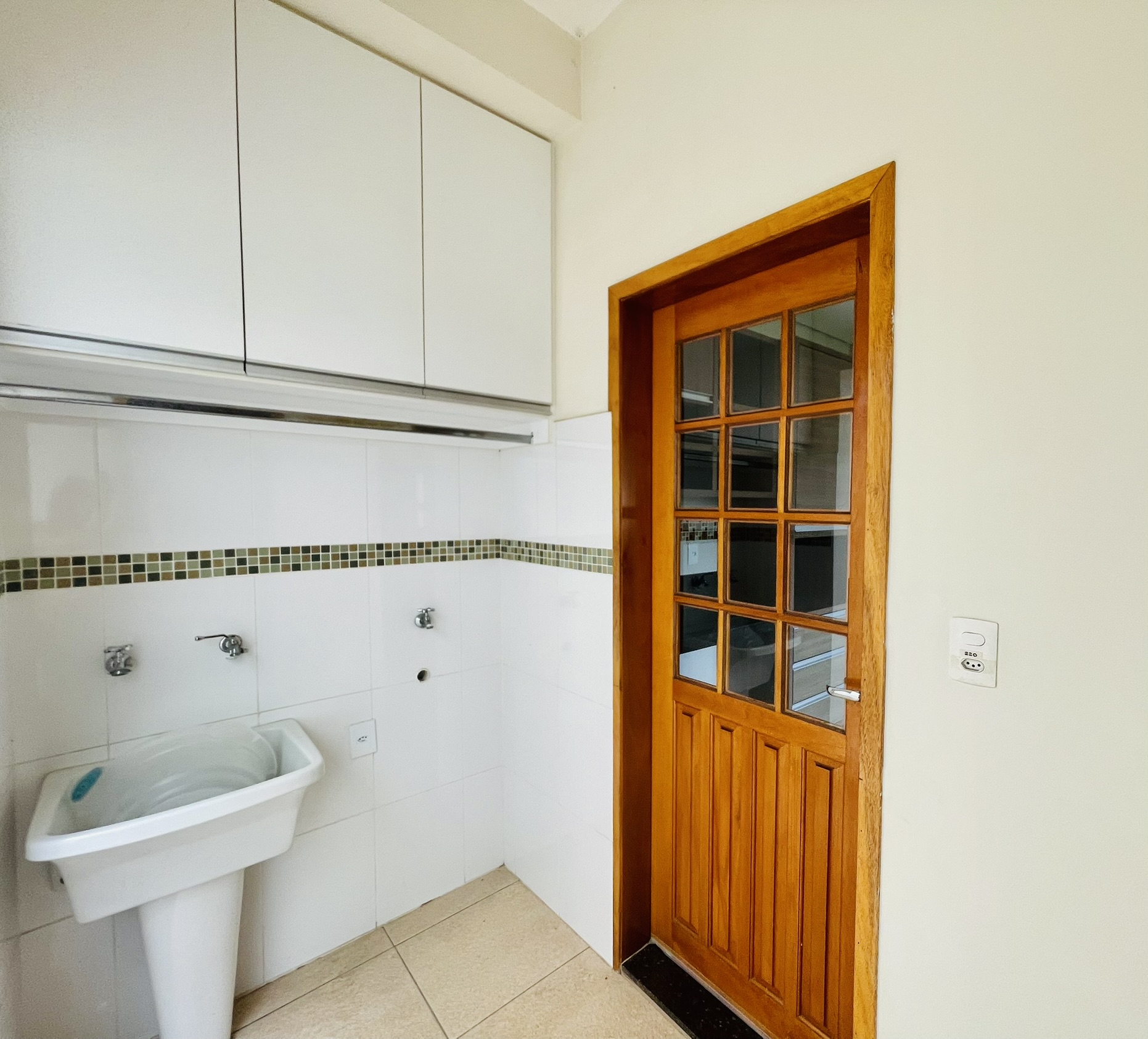 Casa para locação com 4 dormitórios no Condomínio Campos do Conde II em Tremembé/SP.