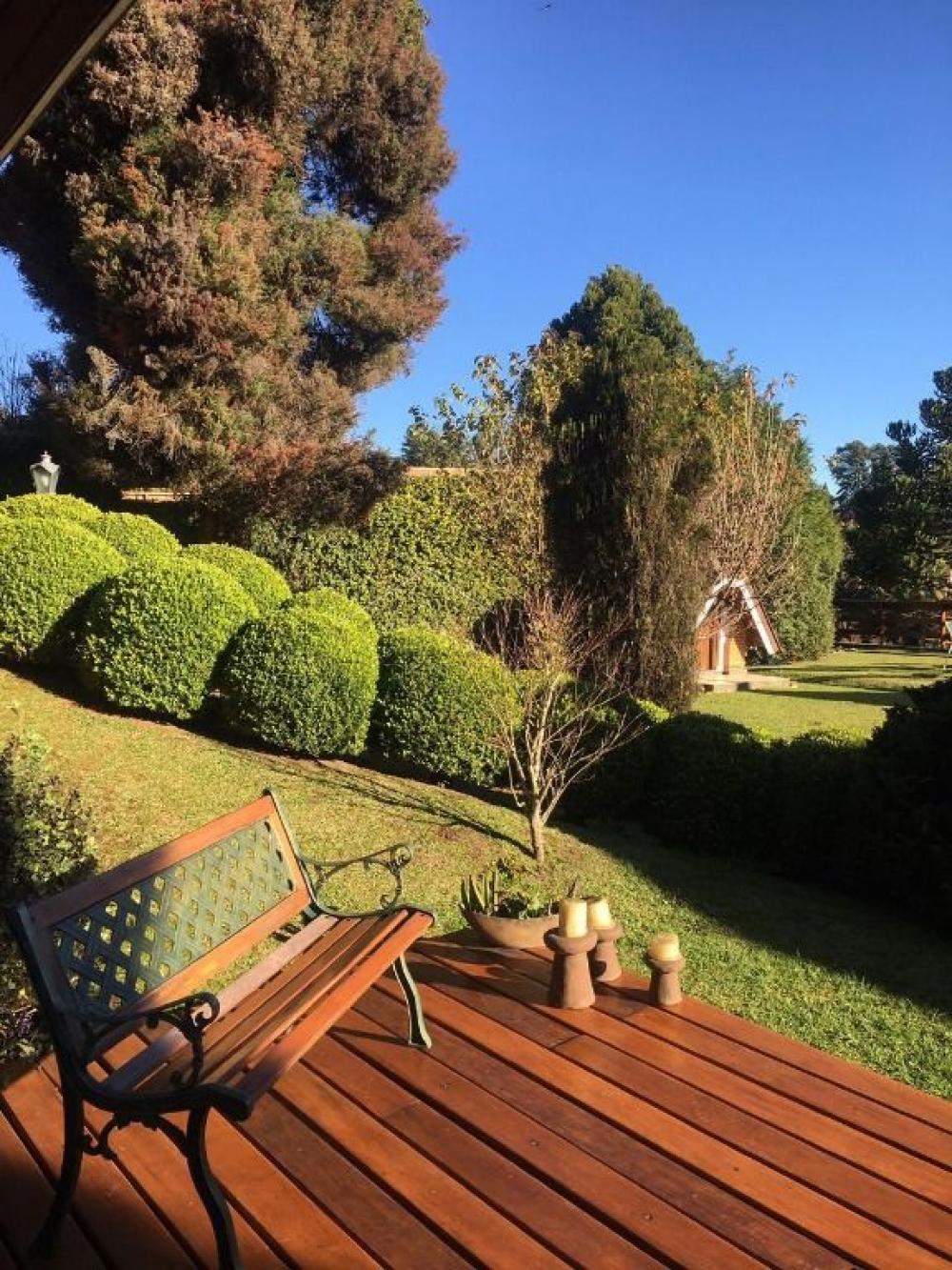 Casa à venda com 6 dormitórios no Alto Do Capivari em Campos do Jordão/SP.