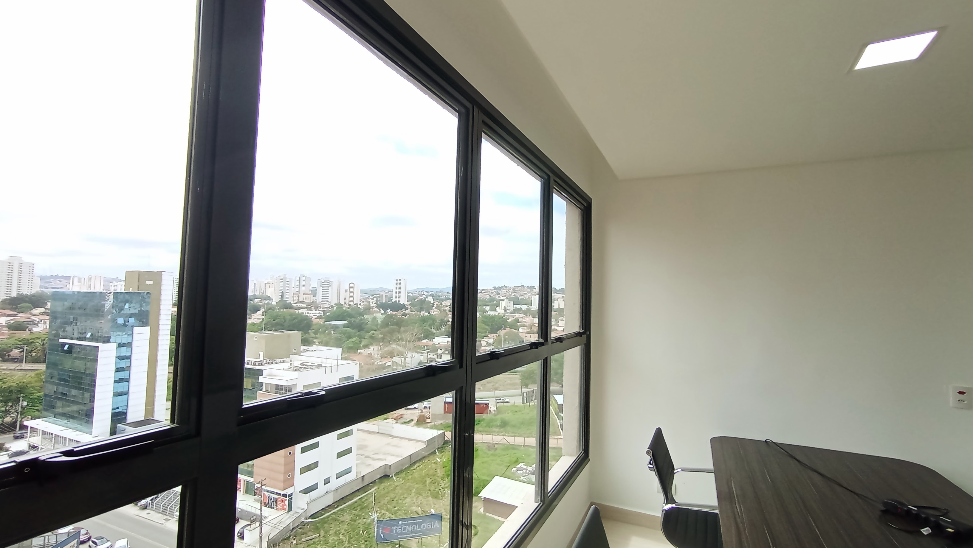Sala comercial para venda com 38 m² no Edifício The One Office Tower em Taubaté/SP.