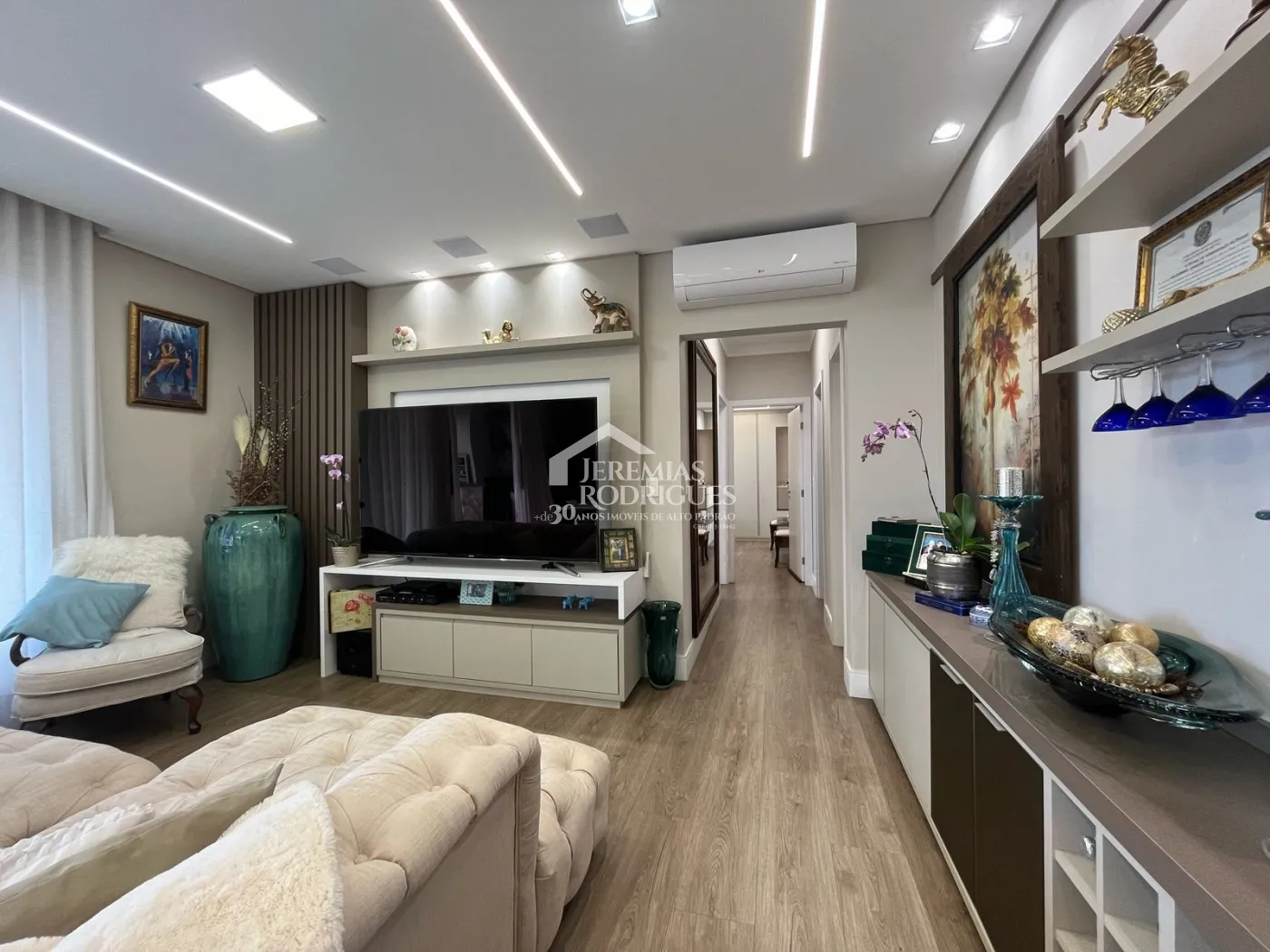 Apartamento à venda com 3 suítes, 142 m² no Condomínio Grand Terrace em Taubaté/SP.
