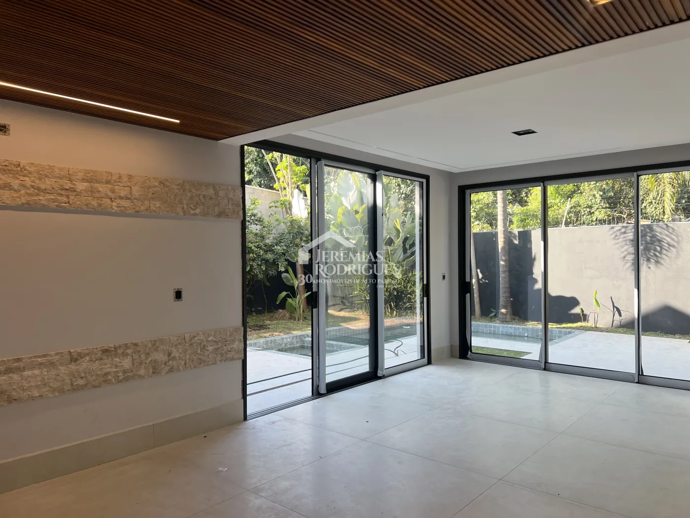 Casa com 4 suítes, 320 m² - Condomínio Taubaté Village - Taubaté/SP.