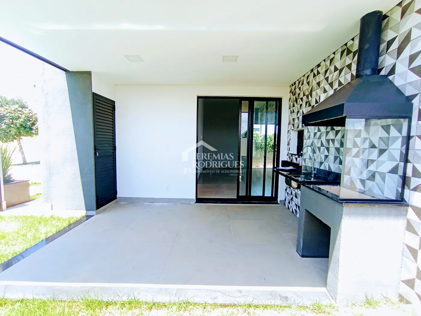 Casa assobradada à venda com 3 suítes no Condomínio Cyrela Landscape em Taubaté/SP.