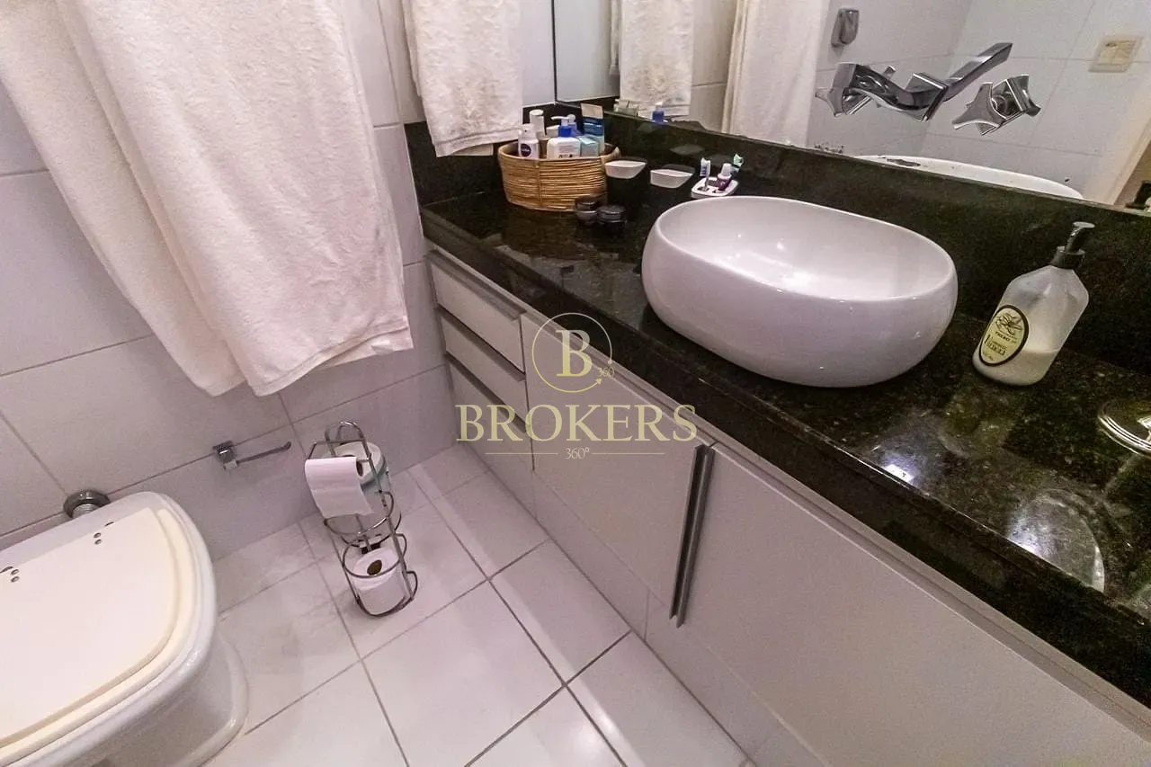 Apartamento à venda, Rua Miguel Lemos - Copacabana. Duplex modernizado, 3 quartos, sendo 1 suíte co