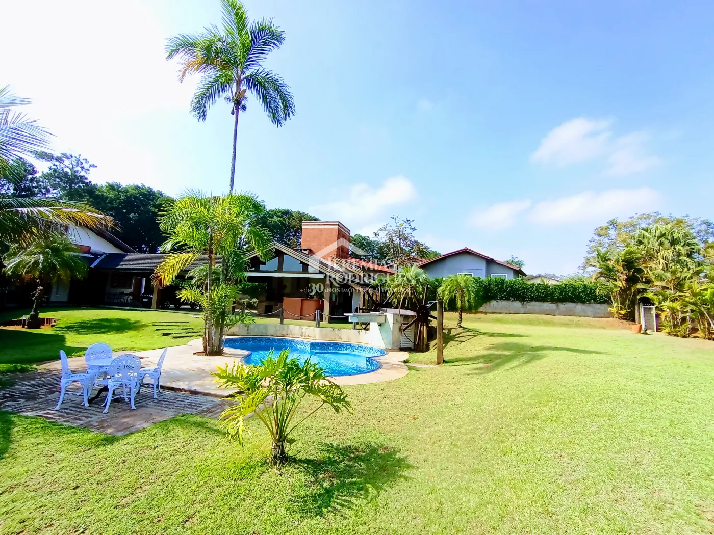 Casa à venda com 3 dormitórios no Condomínio Chácaras Cataguá em Taubaté/SP