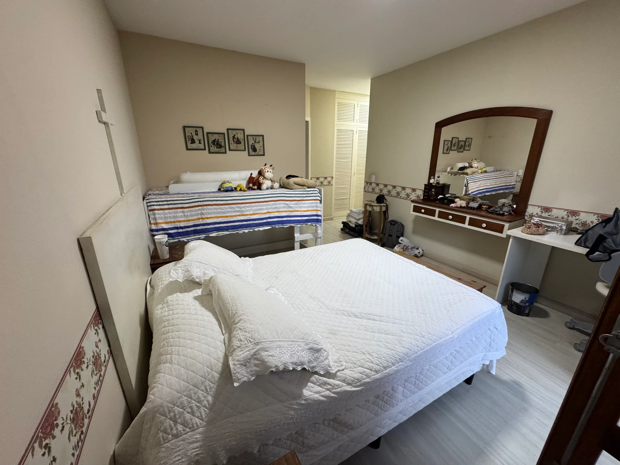 Casa à venda com 5 dormitórios no Condomínio Villlage Paineiras em Pindamonhangaba/SP. 