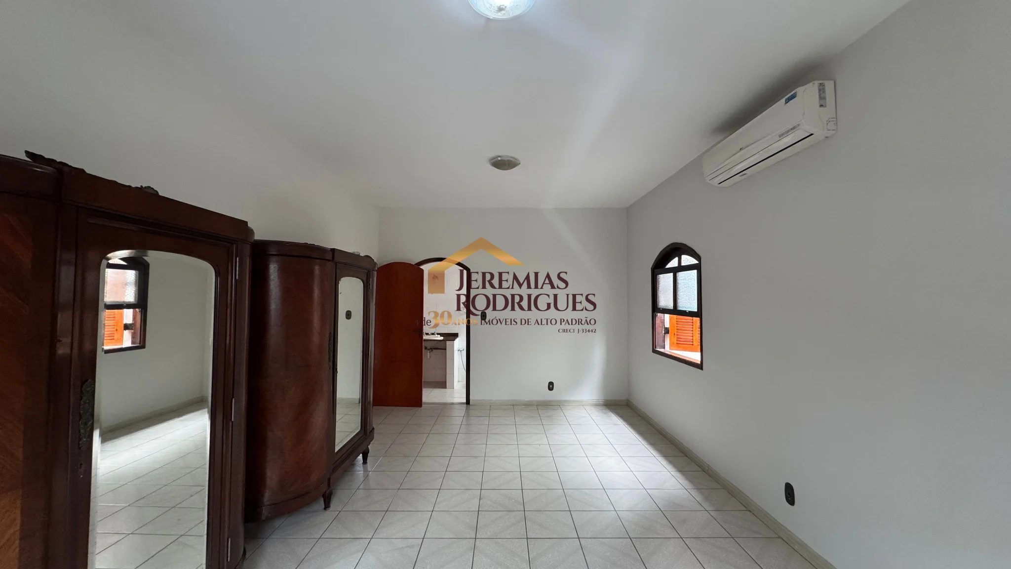 Casa para locação e venda no Bairro São Benedito em Pindamonhangaba/SP. — foto 1