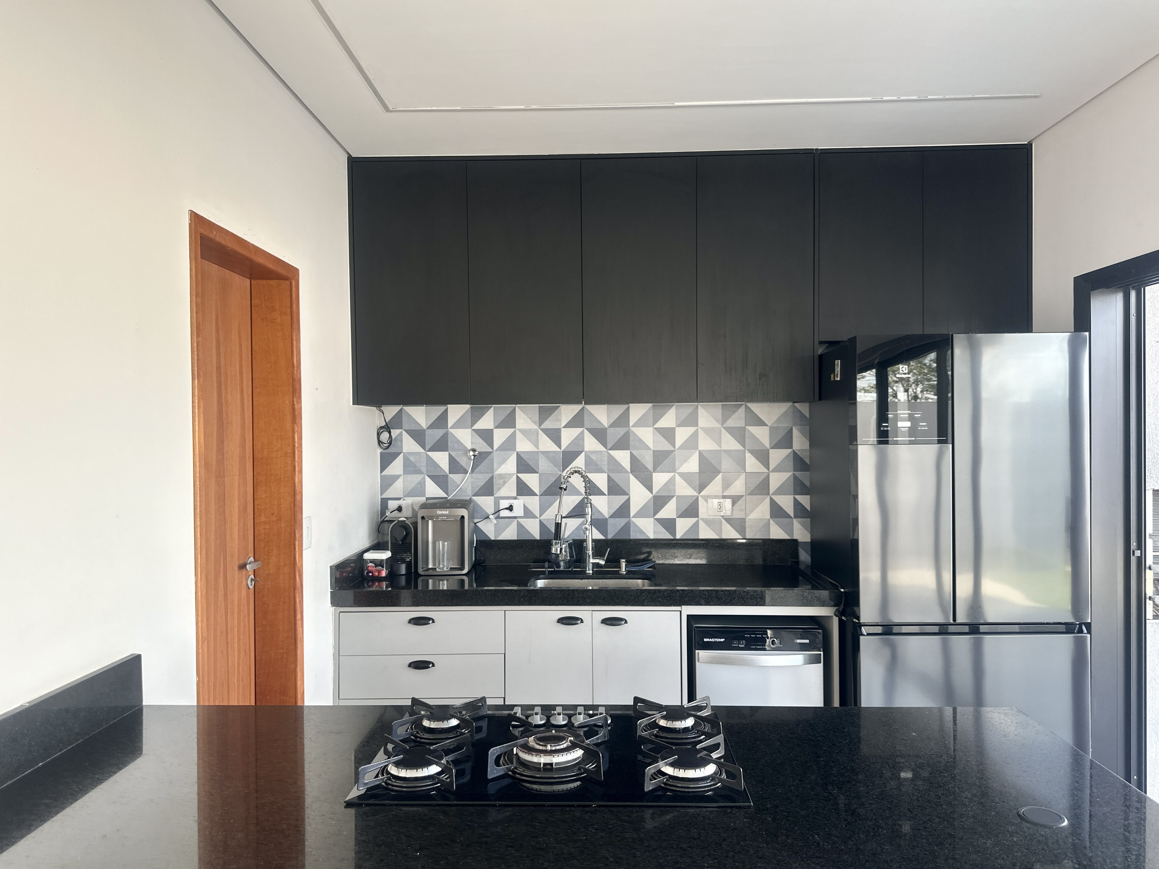 Casa à venda com 4 dormitórios no Condomínio Bella Vitta em Caçapava/SP.