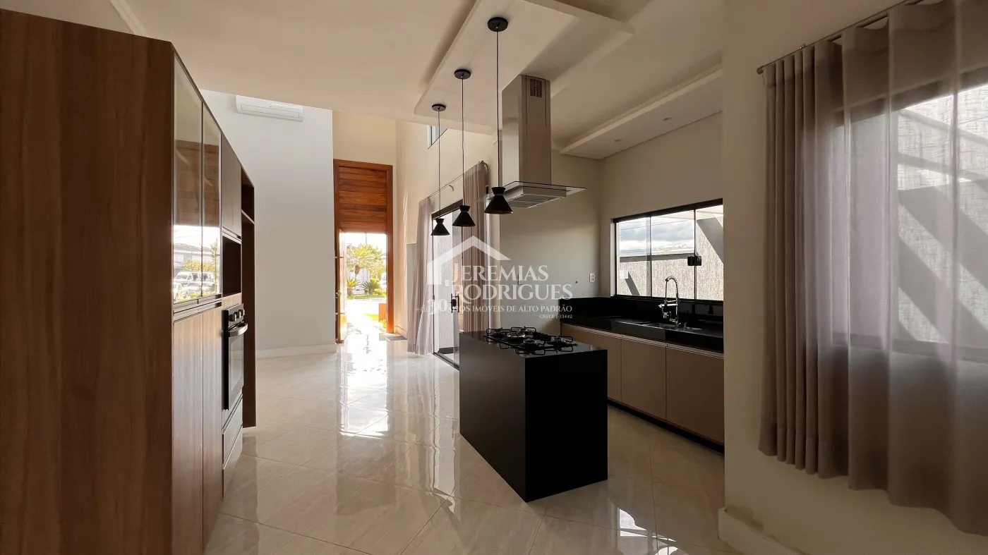 Casa à venda com 3 dormitórios no Condomínio Campos do Conde II em Tremembé/SP.