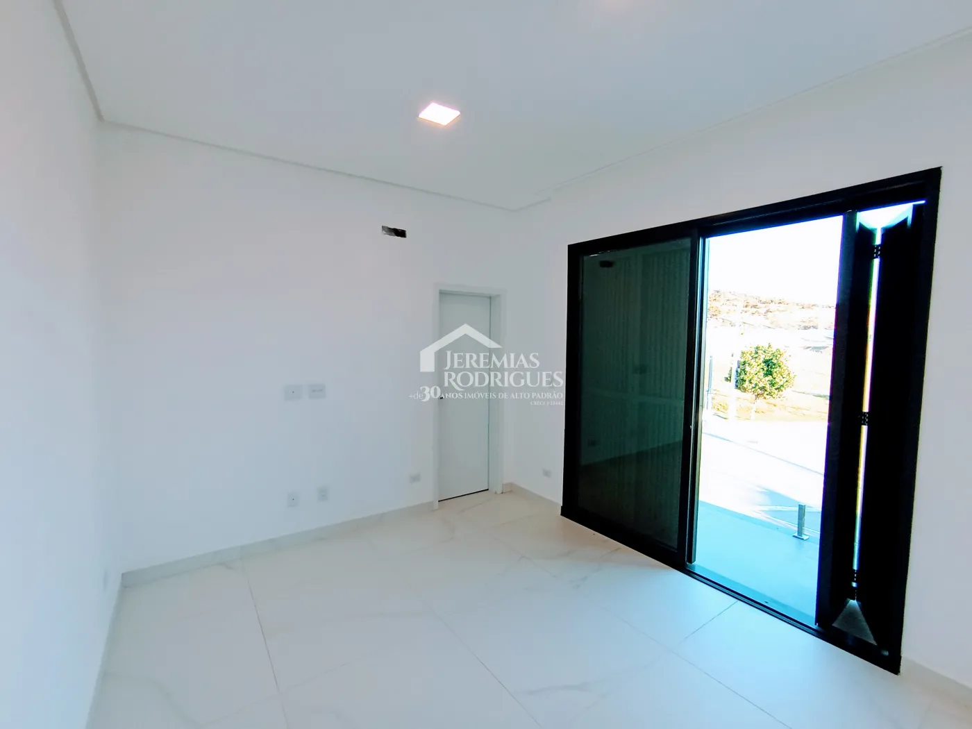 Casa assobradada à venda com 4 dormitórios no Condomínio Cyrella Landscape emTaubaté/SP.