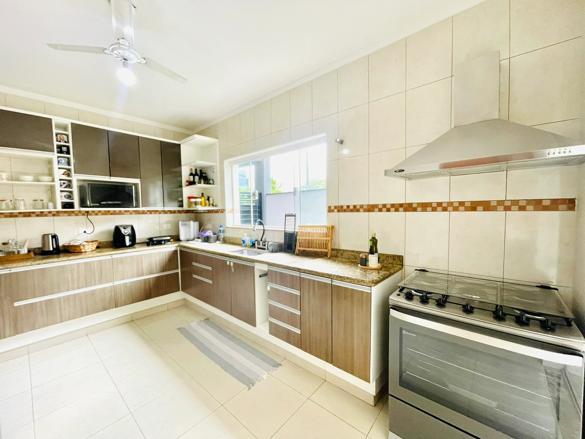 Casa à venda com 3 dormitórios no Condomínio Campos do Conde II em Tremembé/SP. 