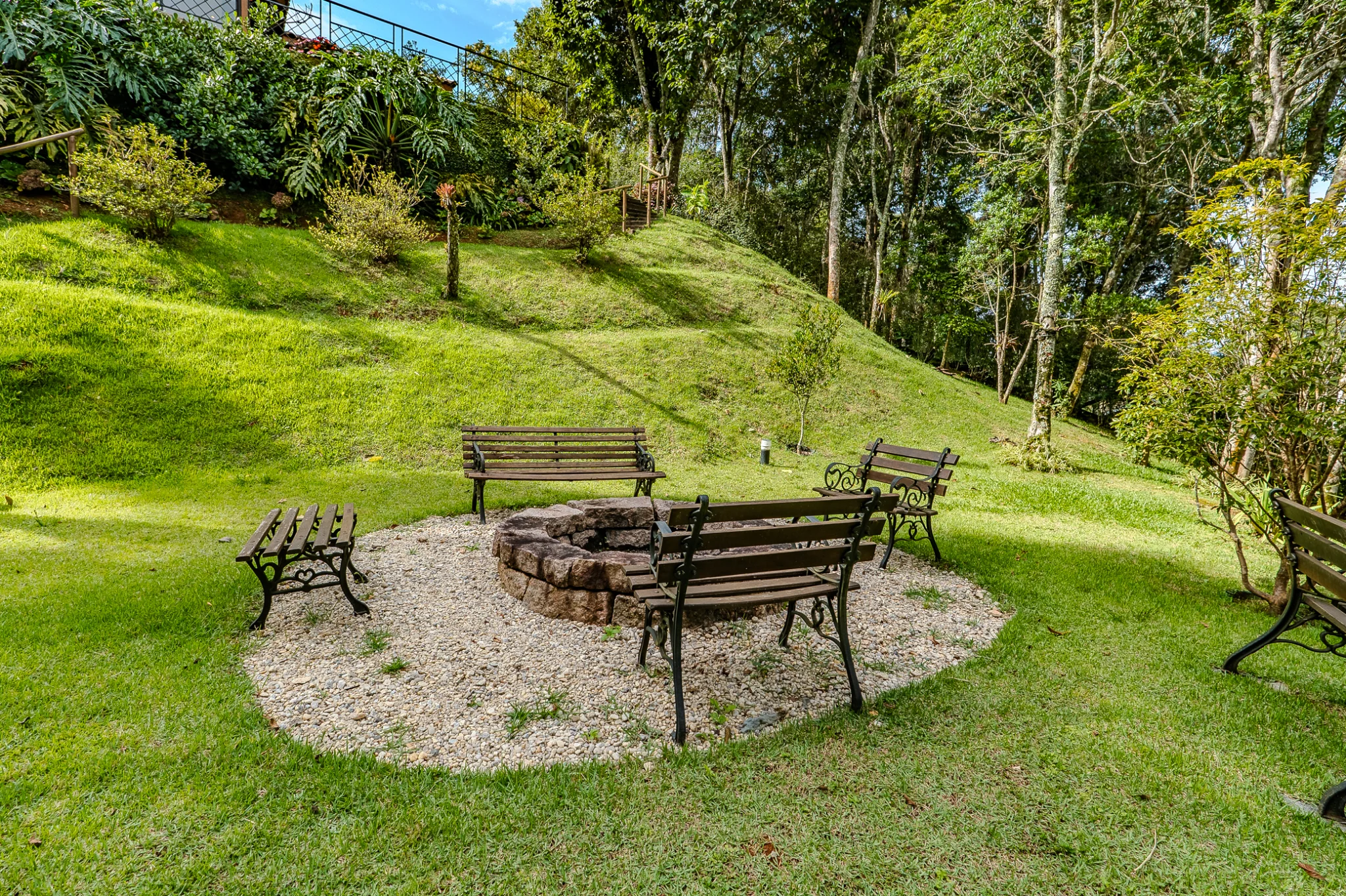 Casa à venda com 4 suítes no Residencial Santo Antônio em Santo Antônio do Pinhal/SP.