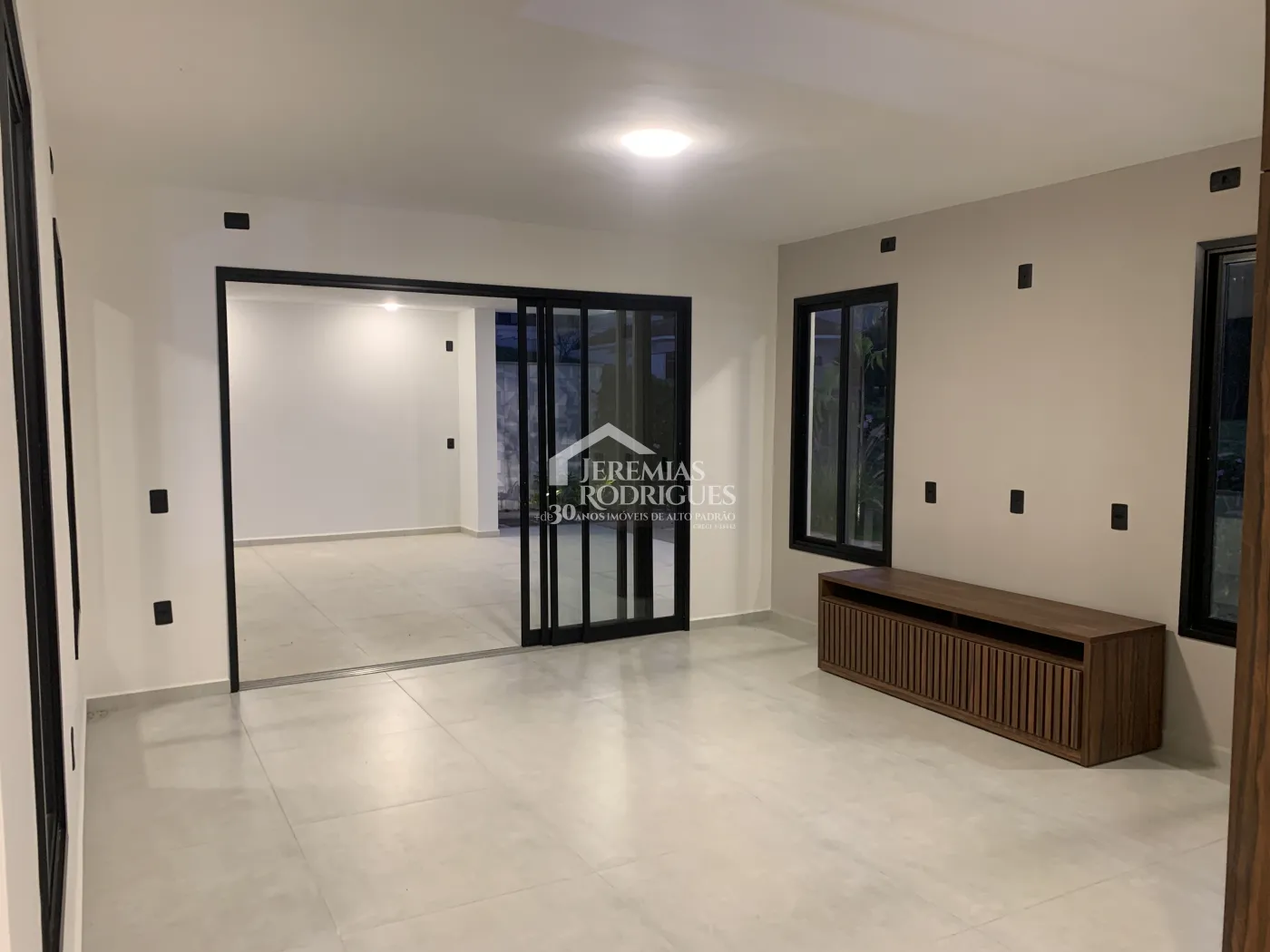 Casa à venda com 4 suítes no Condomínio Altos do Cataguá em Taubaté/SP