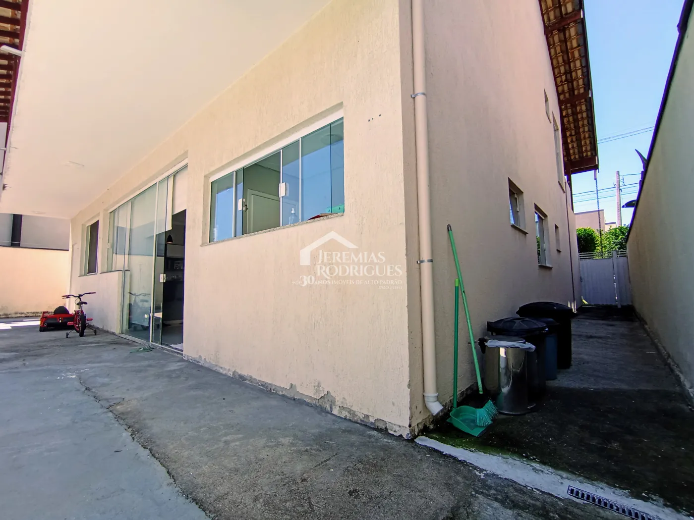 Casa à venda com 3 suítes no Condomínio Reserva dos Lagos em Pindamonhangaba/SP.