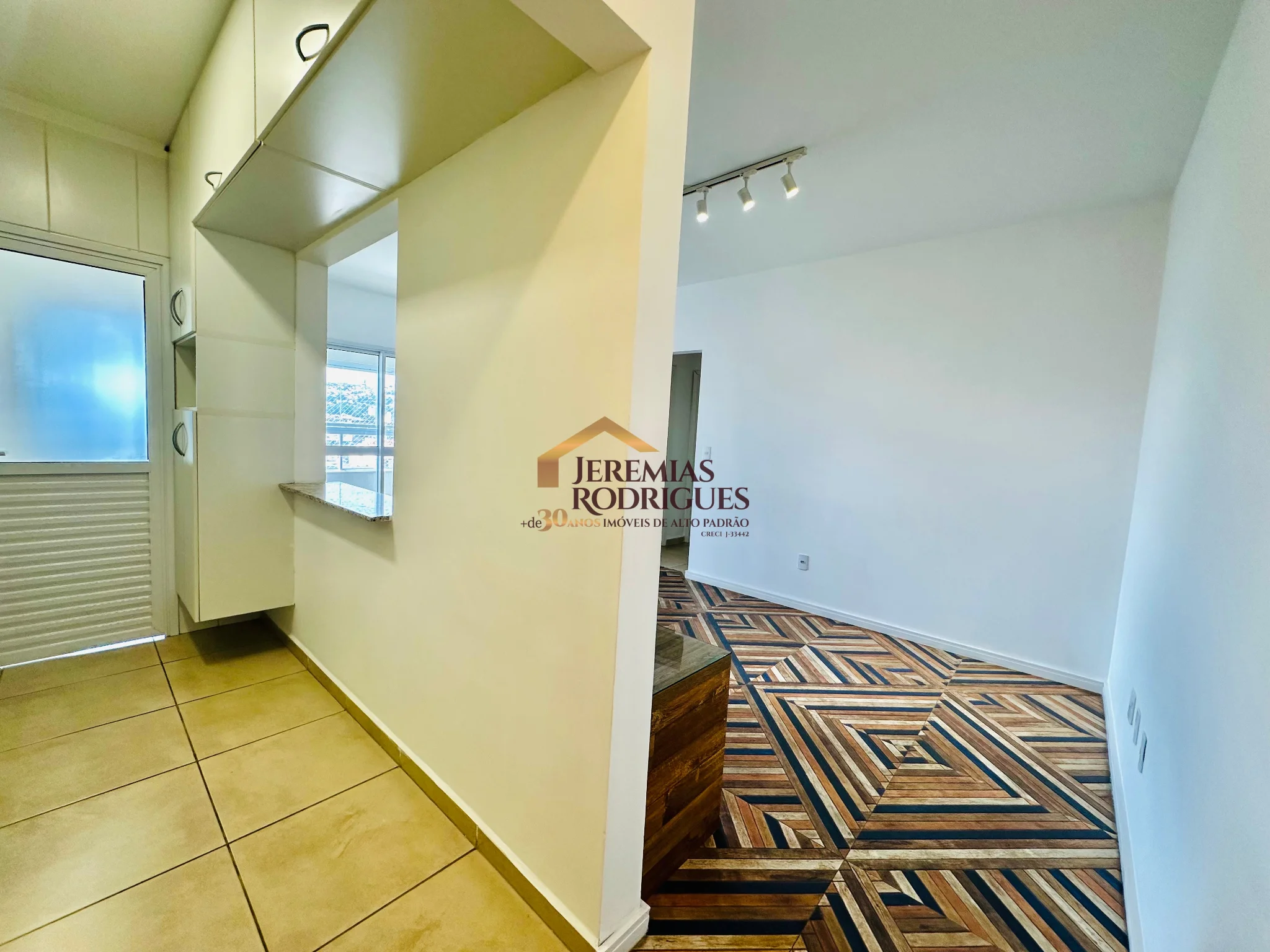 Apartamento para locação e venda no Edifício Solar Vicente Giffoni em Taubaté/SP.