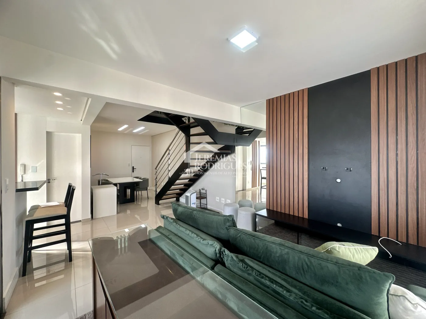 Apartamento mobiliado para venda e locação no Edifício Jabuticabeiras em Taubaté/SP. — foto 1