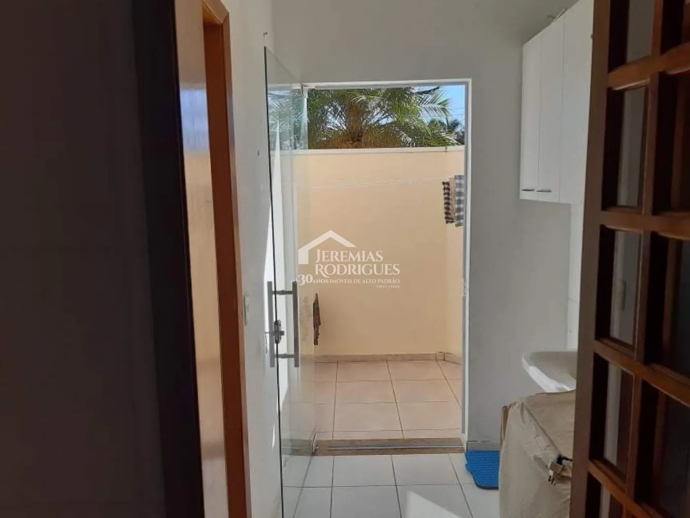 Casa à venda com 3 dormitórios no Condomínio Jatobá em Tremembé/SP.
