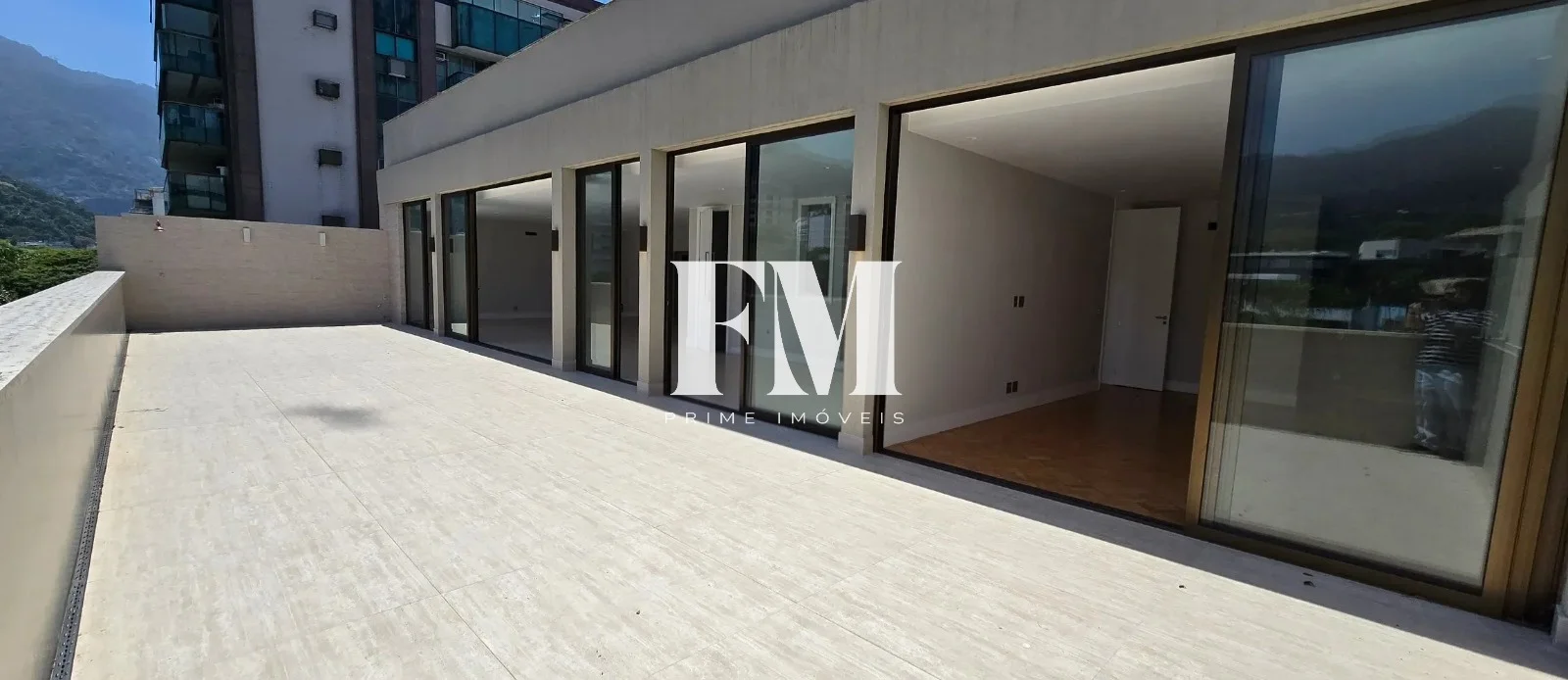 Cobertura linear, toda modernizada à venda no Leblon, São 460m², 4 suítes, vista indevassável! - foto 6
