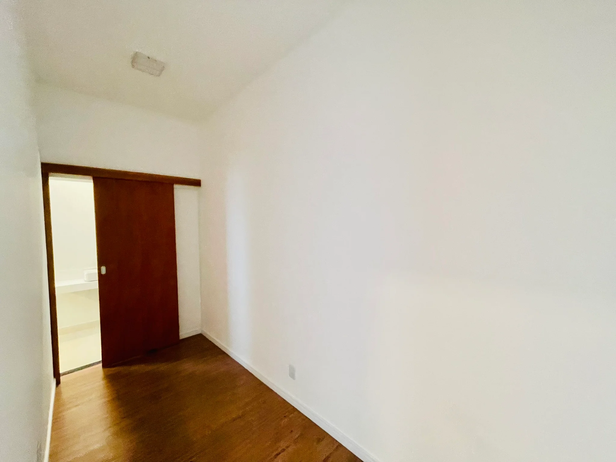 Casa à venda com 3 dormitórios no Condomínio Bosque da Imperatriz em Pindamonhangaba/SP. 