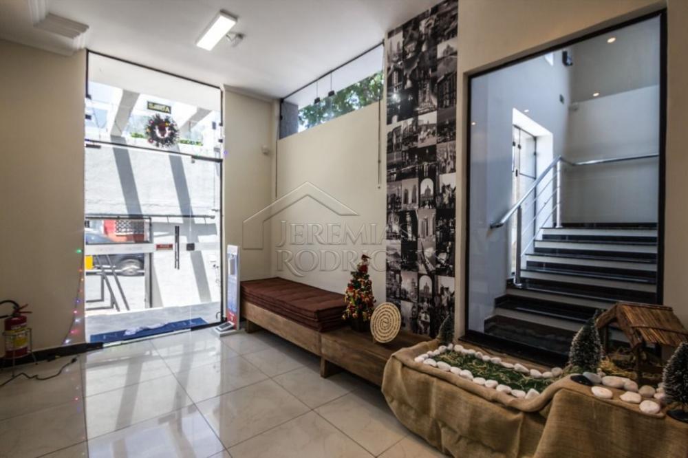 Prédio comercial à venda no Centro em Taubaté/SP. 