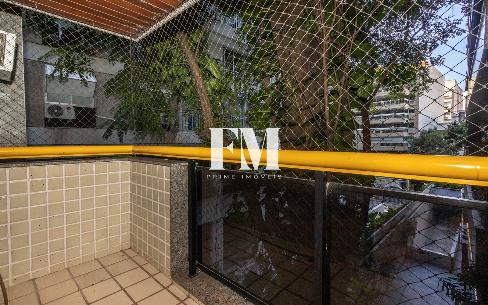 Leblon | Rua Aperana | 2 Quartos (1 Suíte) | 79m² com Varanda e Vaga a Poucos Metros da Praia - foto 4