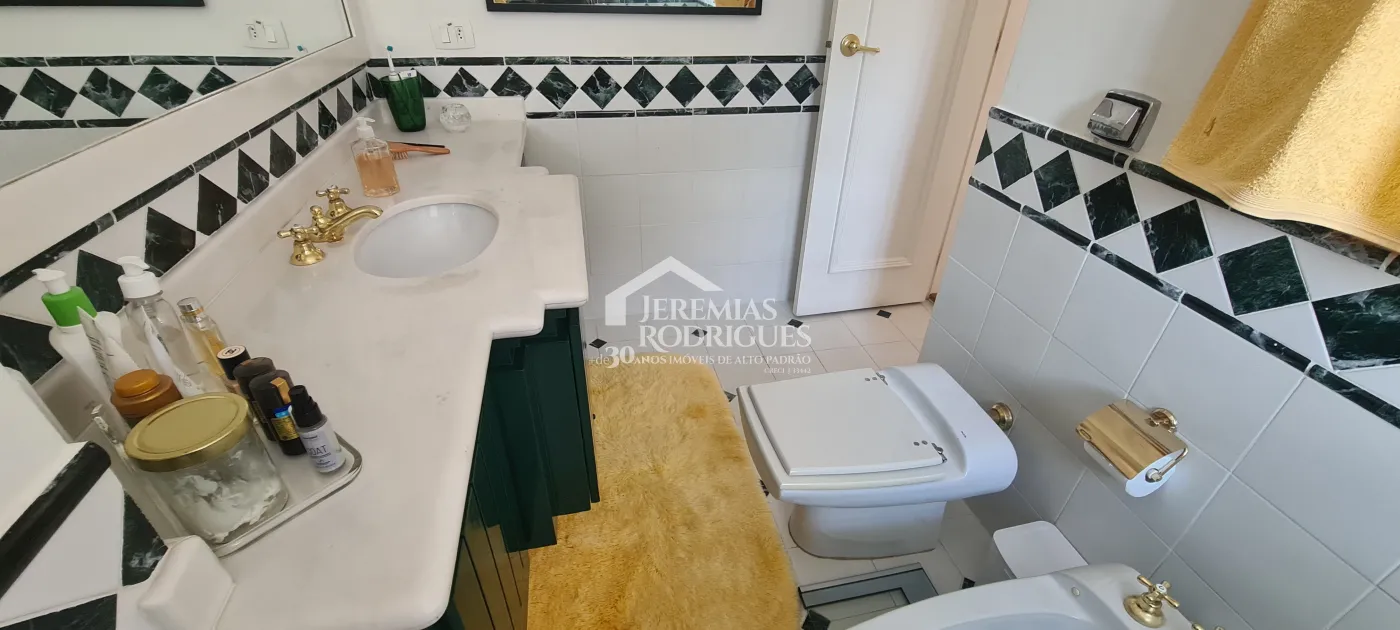 Apartamento à venda com 4 suítes no Edifício Evergreen em Campos do Jordão/SP