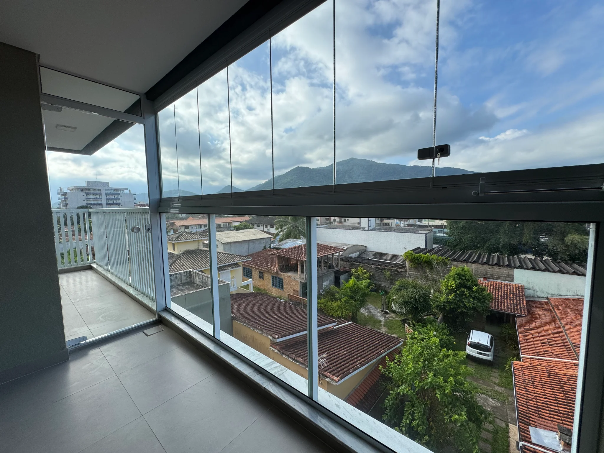 Apartamento à venda com 3 dormitórios, 127 m² no Edifício Eduarda em Ubatuba/SP. 