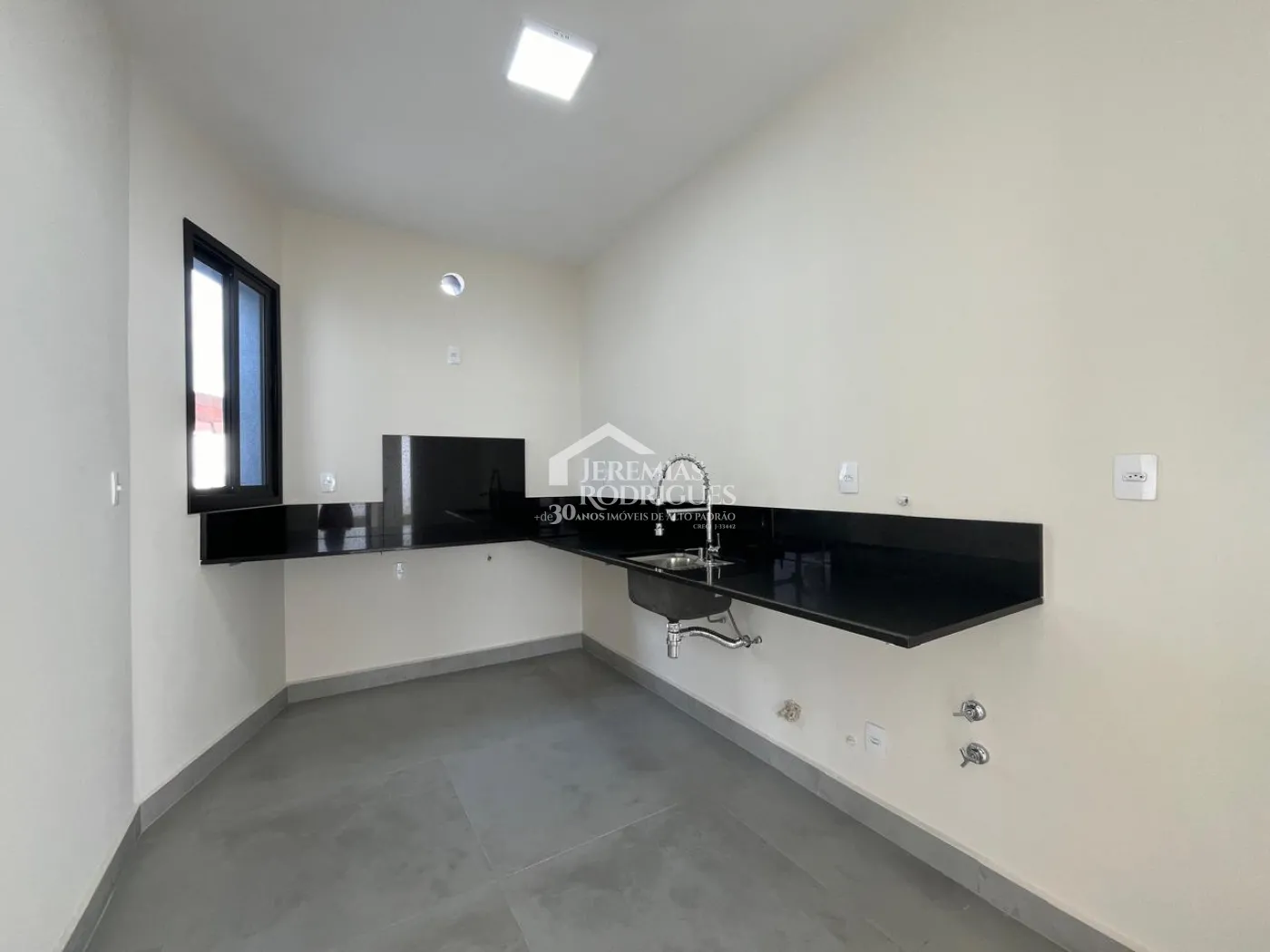Casa com 3 dormitórios, 199 m² - Condomínio Parque das Araucárias - Tremembé/SP.