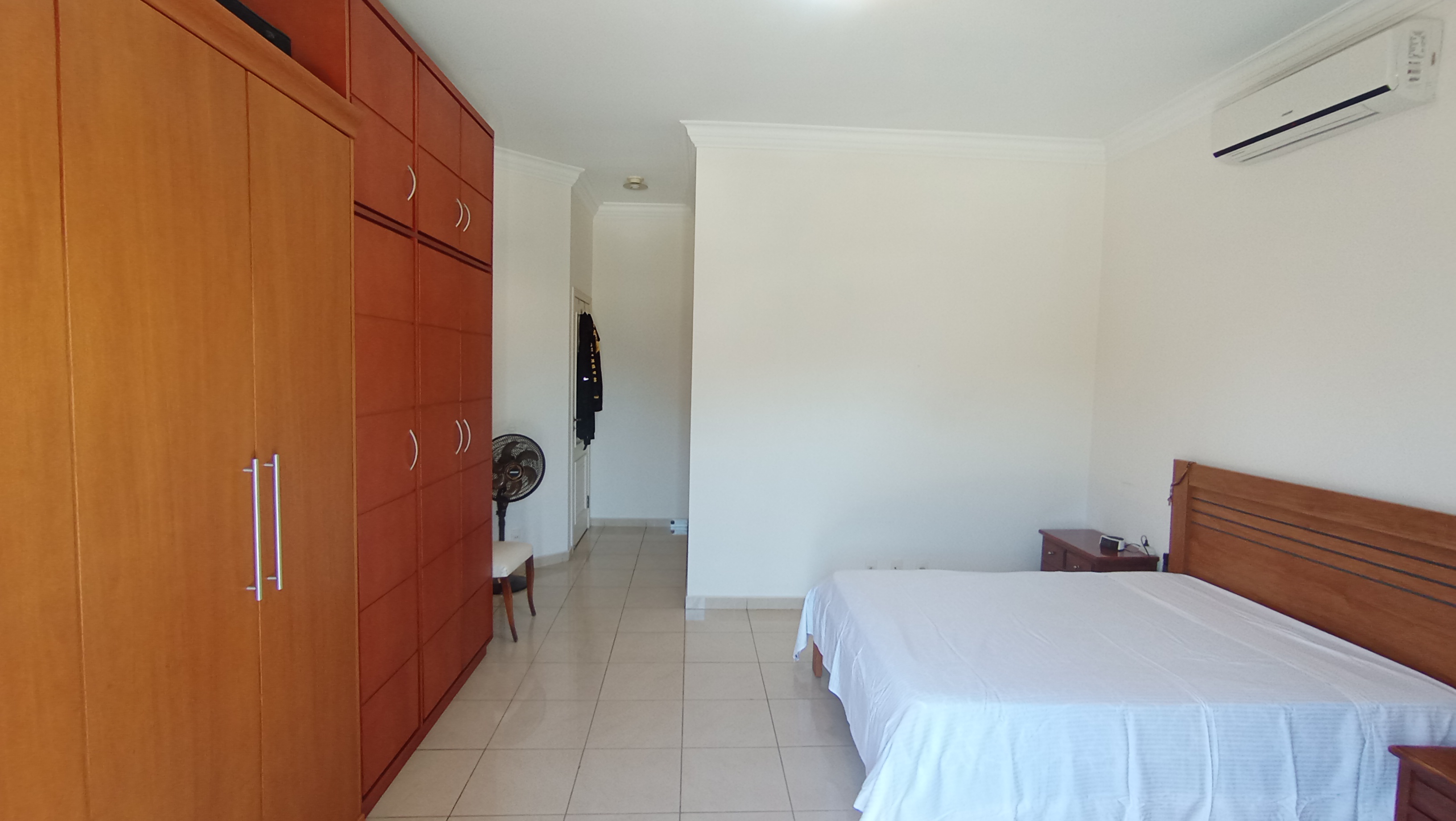 Casa à venda com 4 dormitórios no Condomínio Taubaté Village em Taubaté/SP.