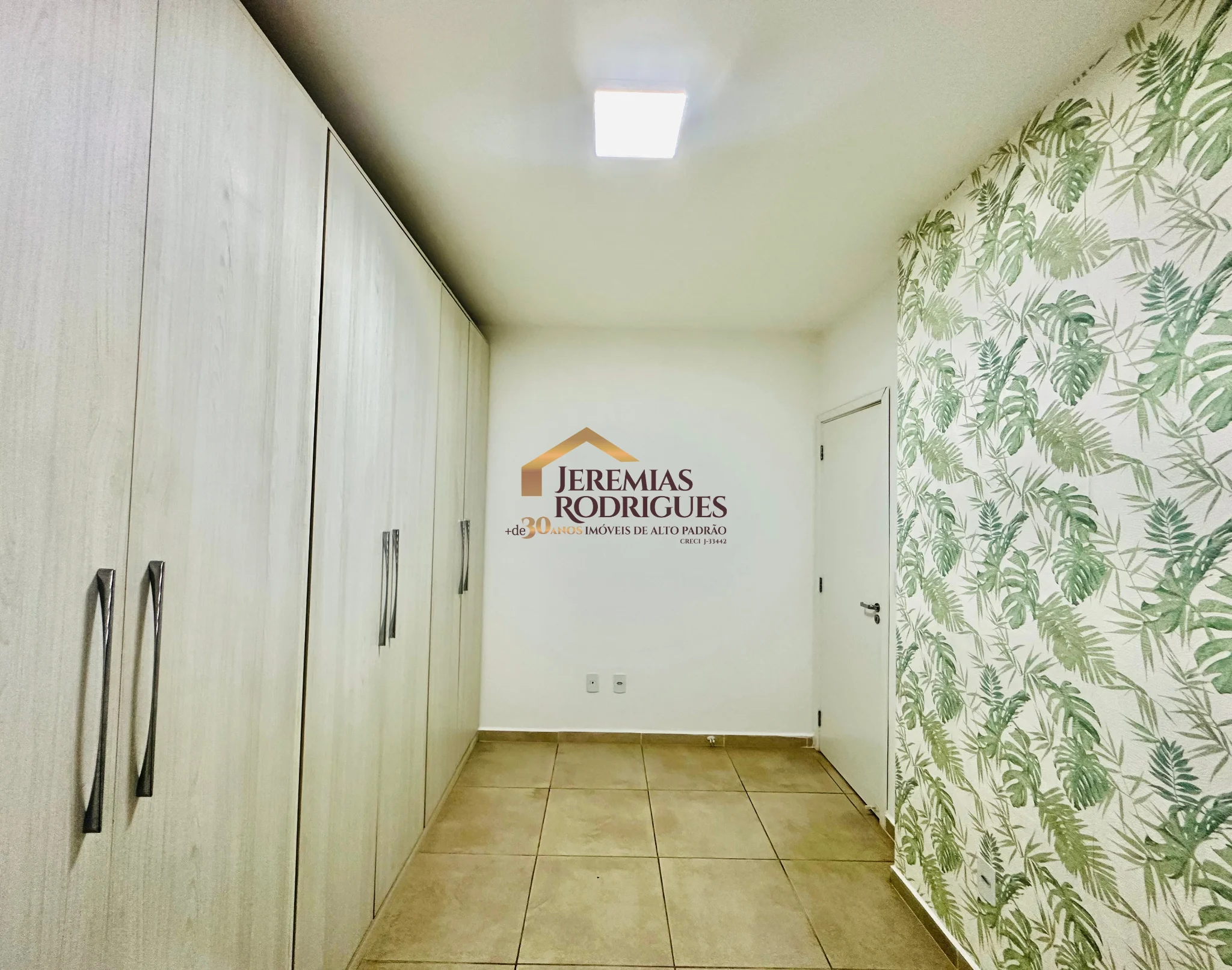 Apartamento para locação e venda no Edifício Solar Vicente Giffoni em Taubaté/SP.